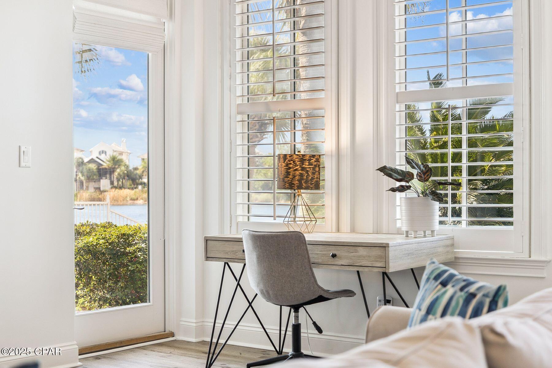 Listing photo id 12 for 118 Carillon Market Street 102