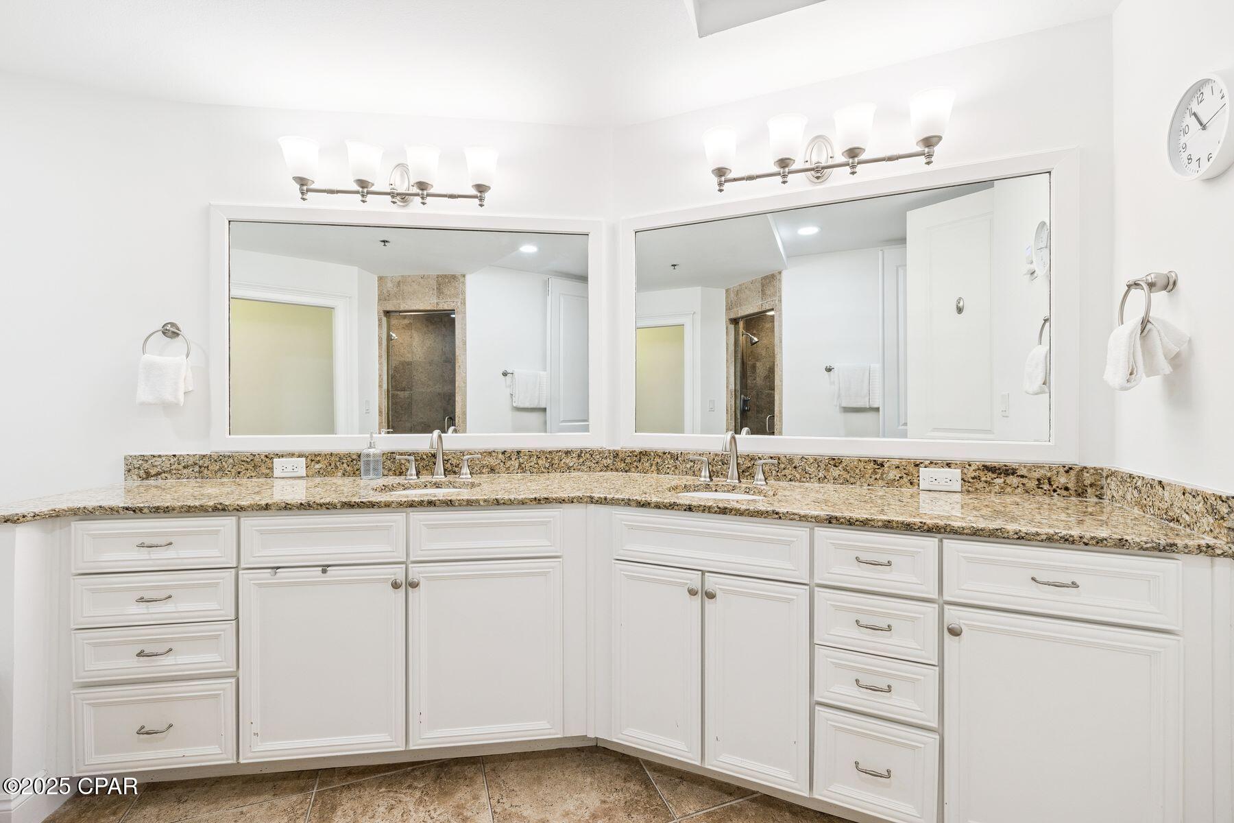 Listing photo id 13 for 118 Carillon Market Street 102