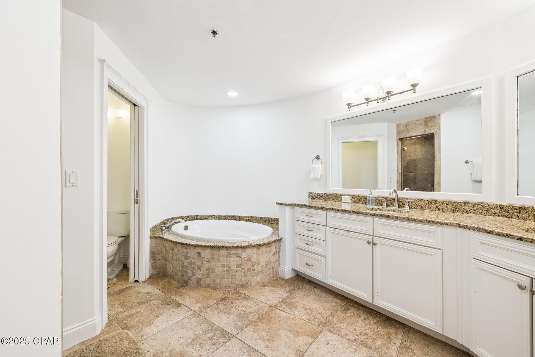 Listing photo id 15 for 118 Carillon Market Street 102