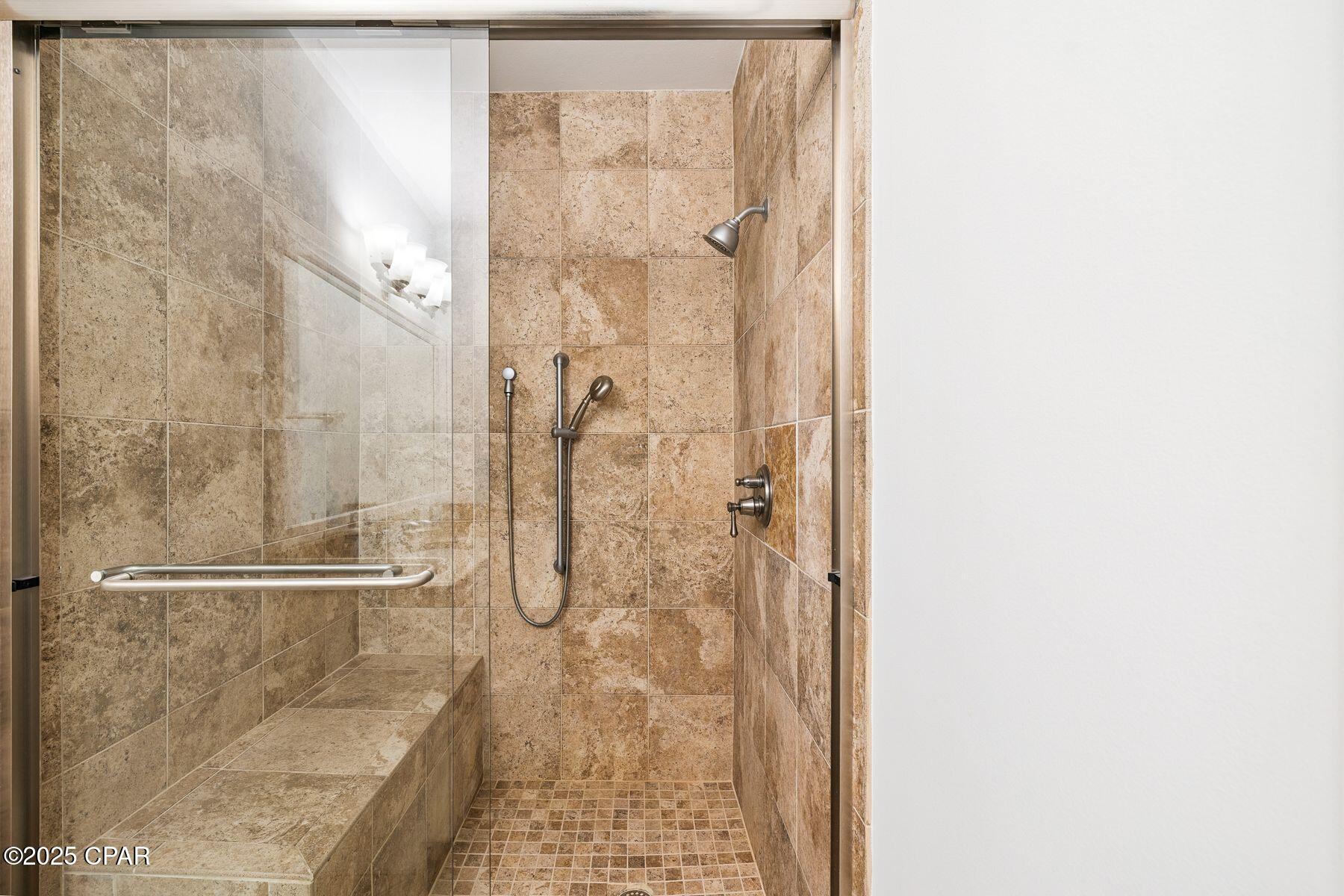 Listing photo id 21 for 118 Carillon Market Street 102