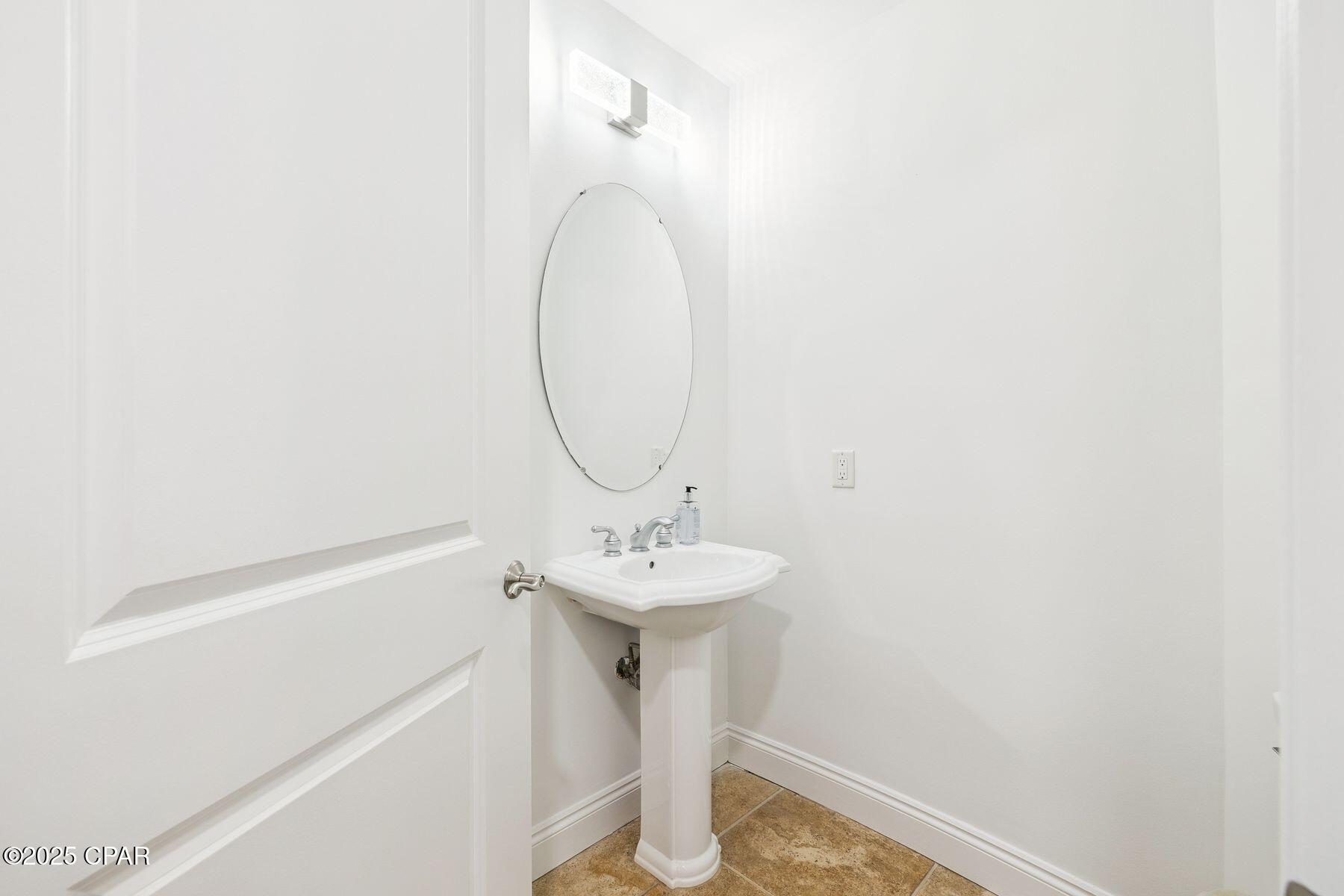 Image 25 For 118 Carillon Market Street 102