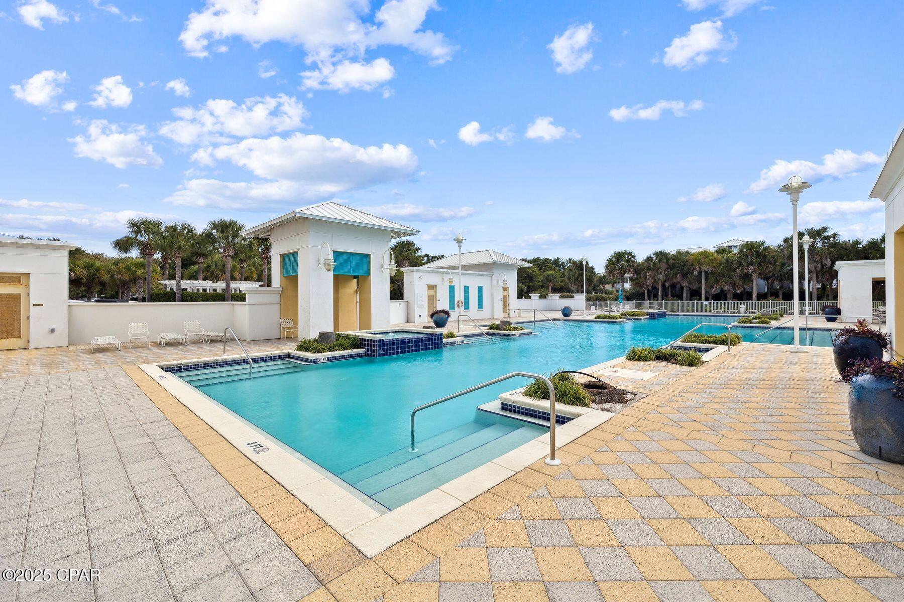 Image 26 For 118 Carillon Market Street 102