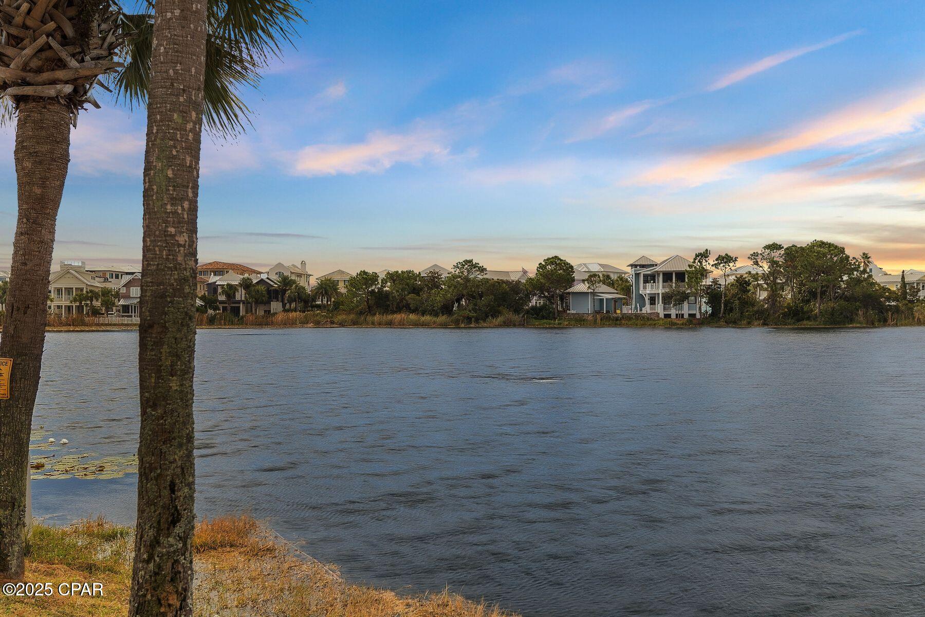 Image 32 For 118 Carillon Market Street 102