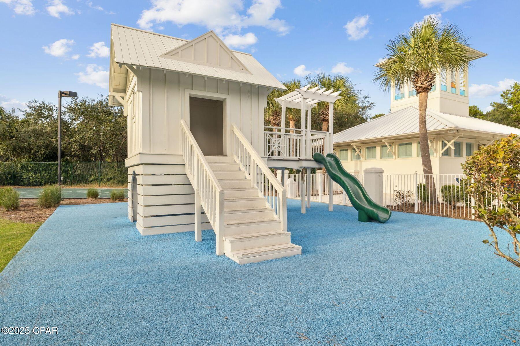 Listing photo id 35 for 118 Carillon Market Street 102