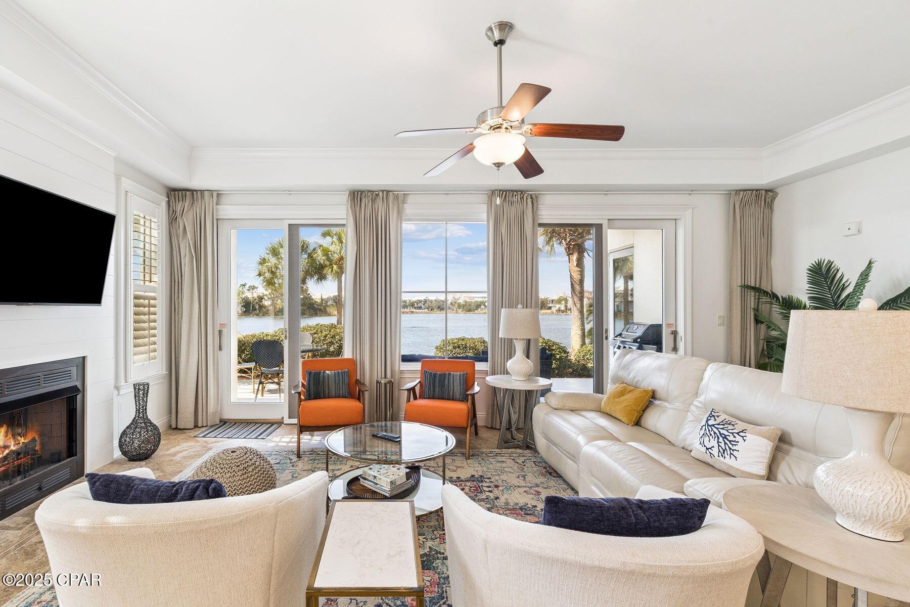 Listing photo id 4 for 118 Carillon Market Street 102