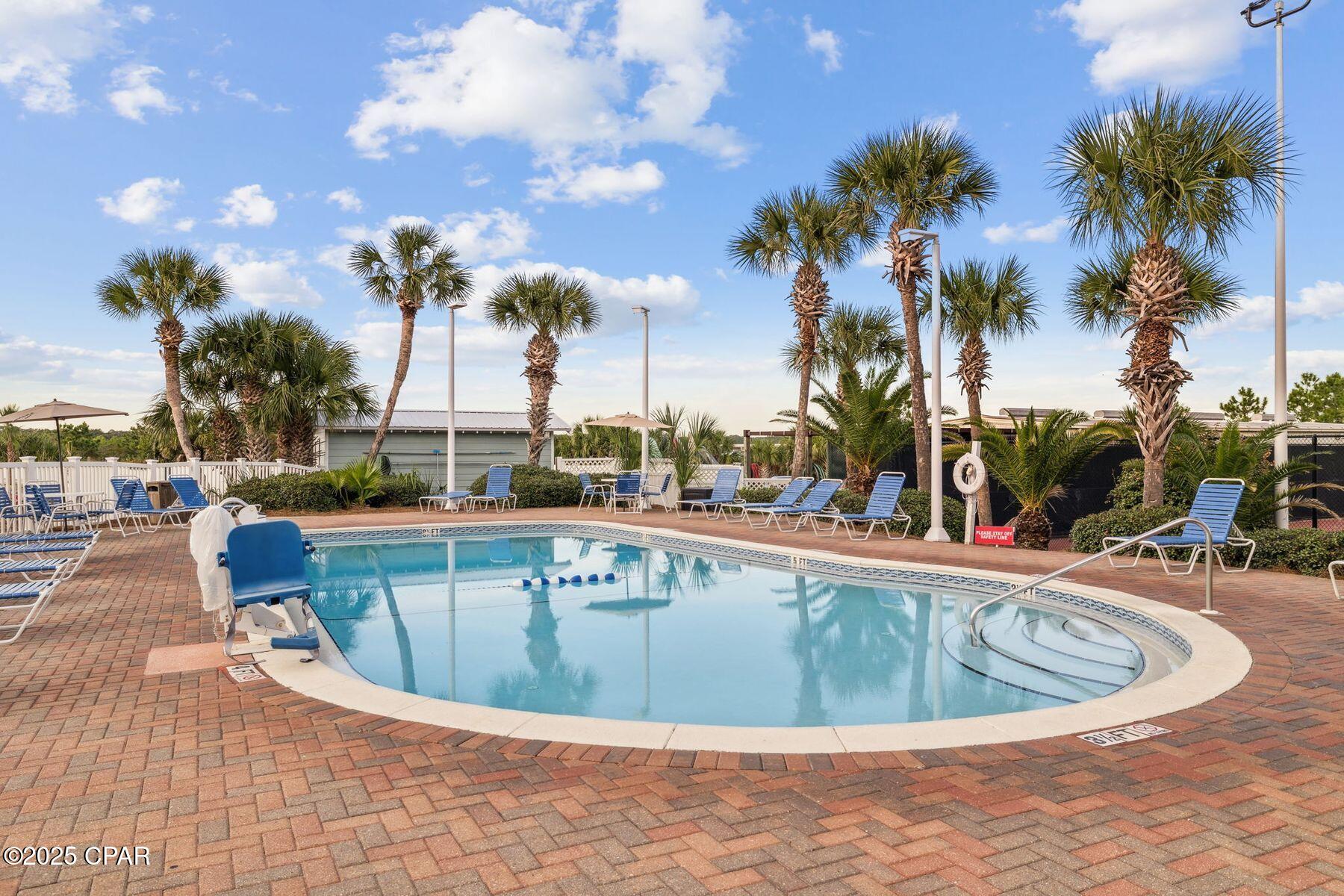 Image 41 For 118 Carillon Market Street 102