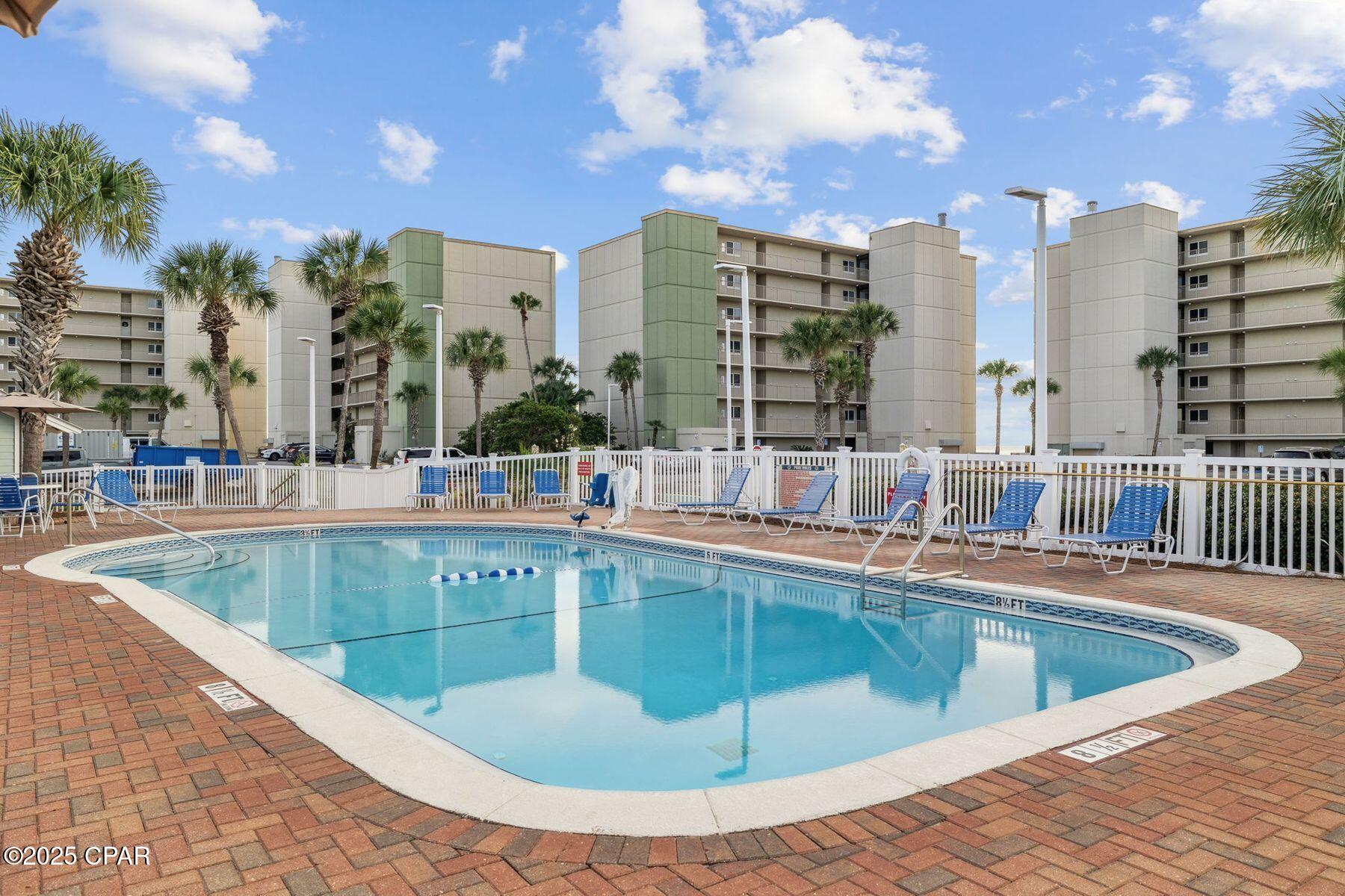 Image 42 For 118 Carillon Market Street 102