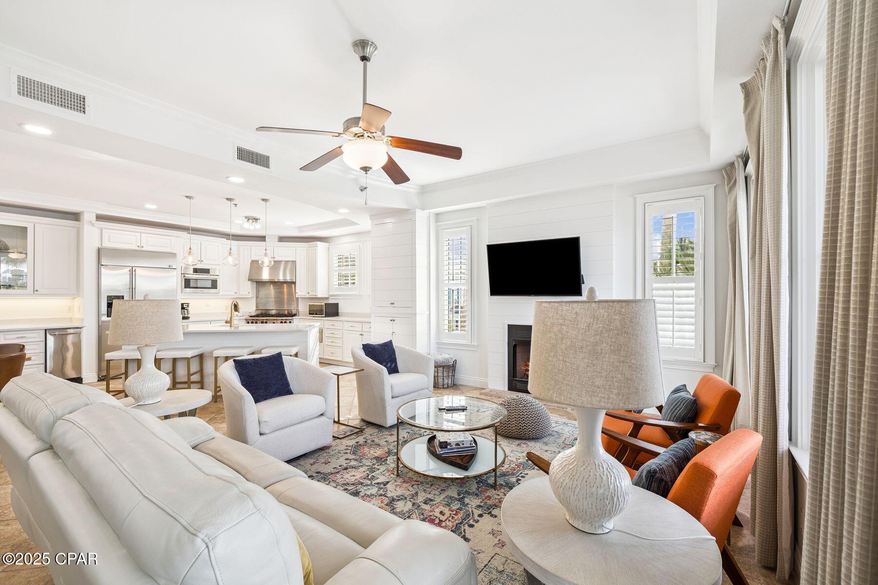 Image 5 For 118 Carillon Market Street 102