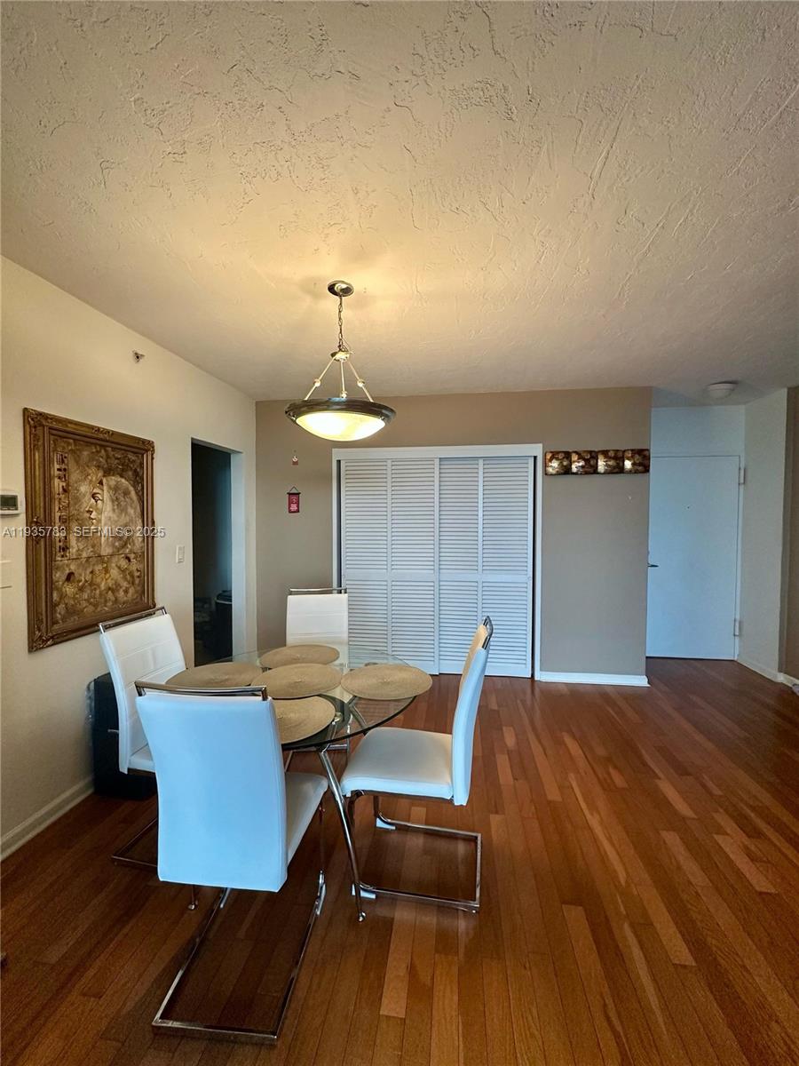 Residences On Hollywood B