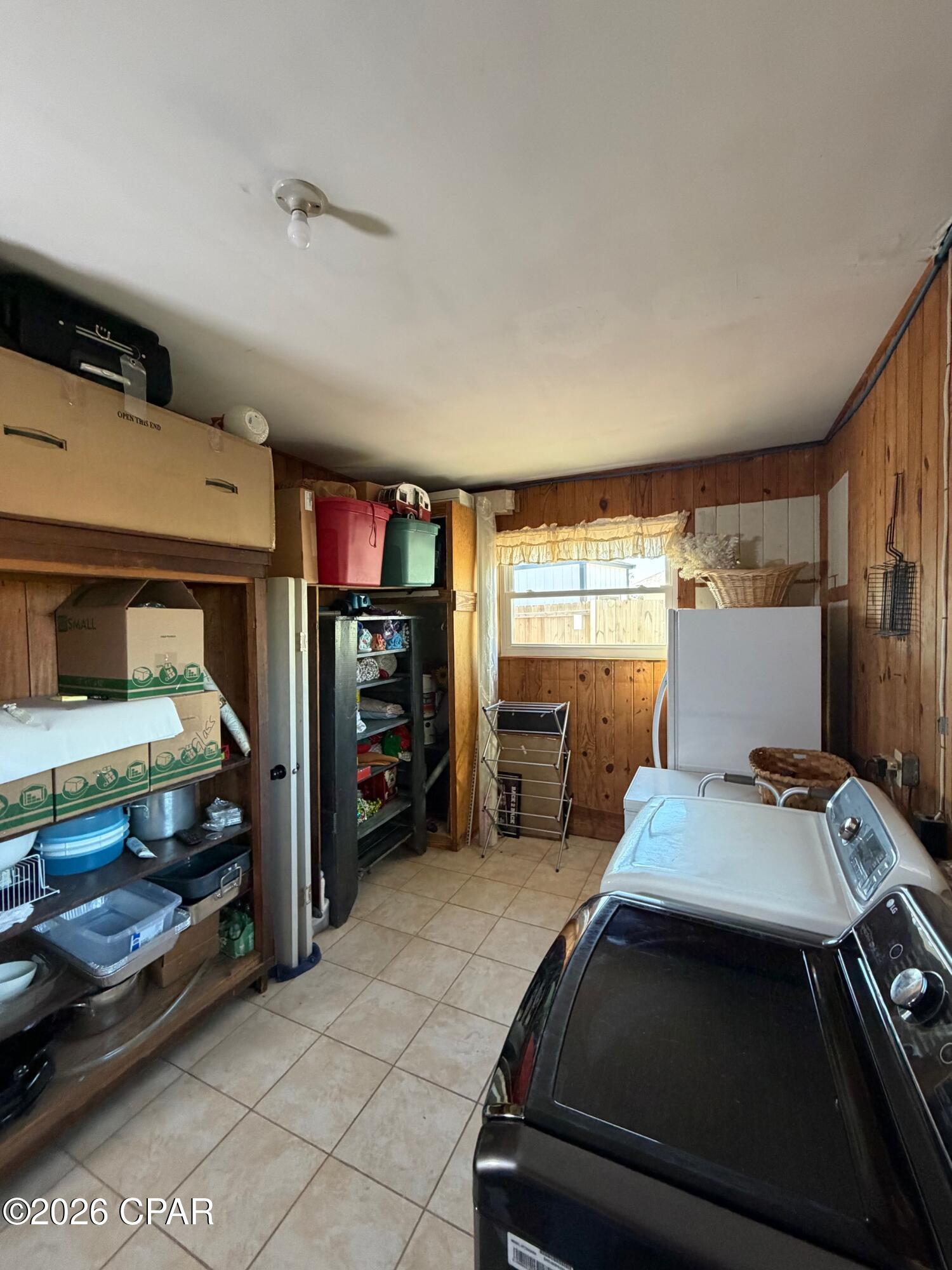 Listing photo id 13 for 405 Bay Shore Drive