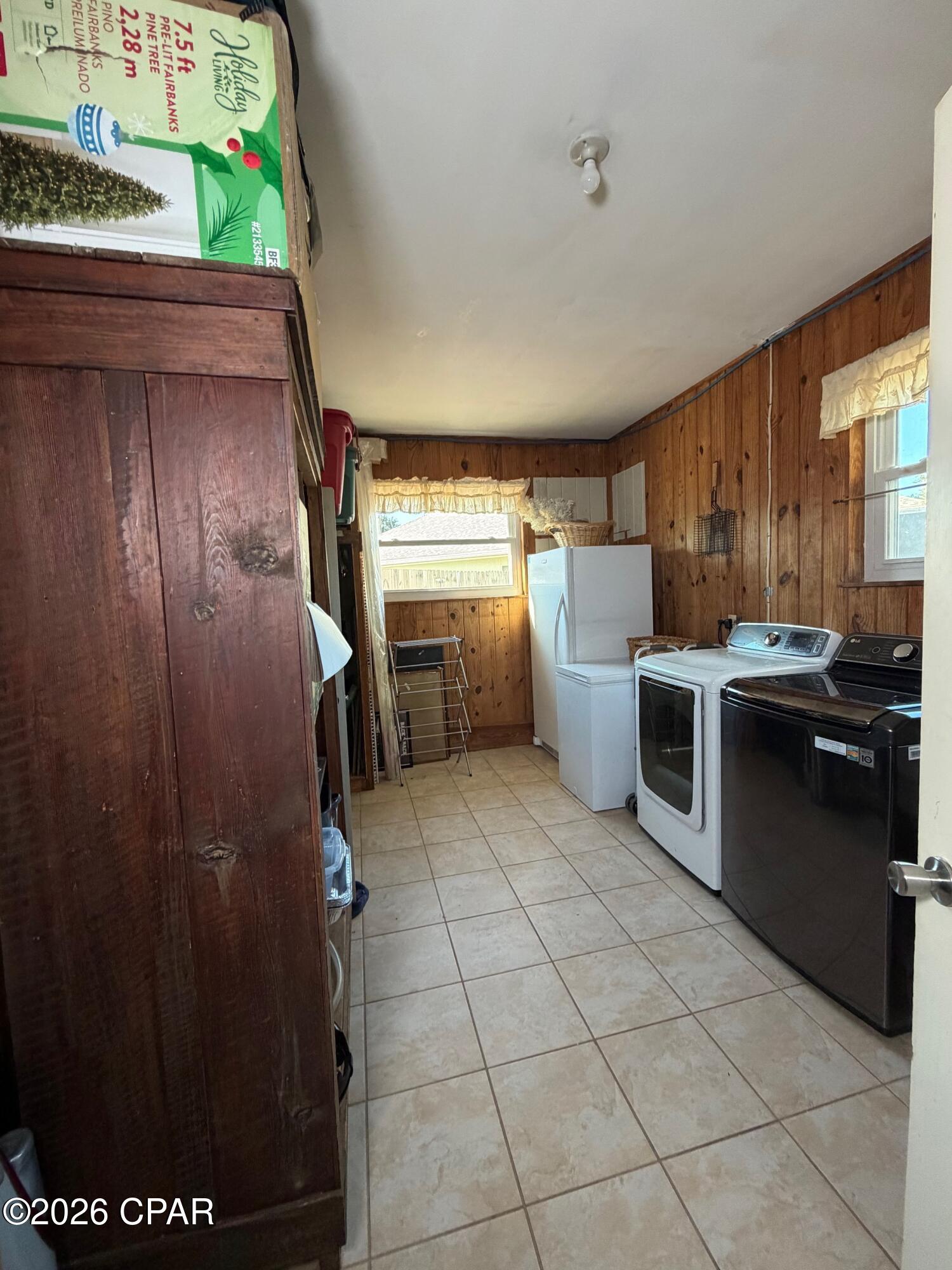 Image 14 For 405 Bay Shore Drive