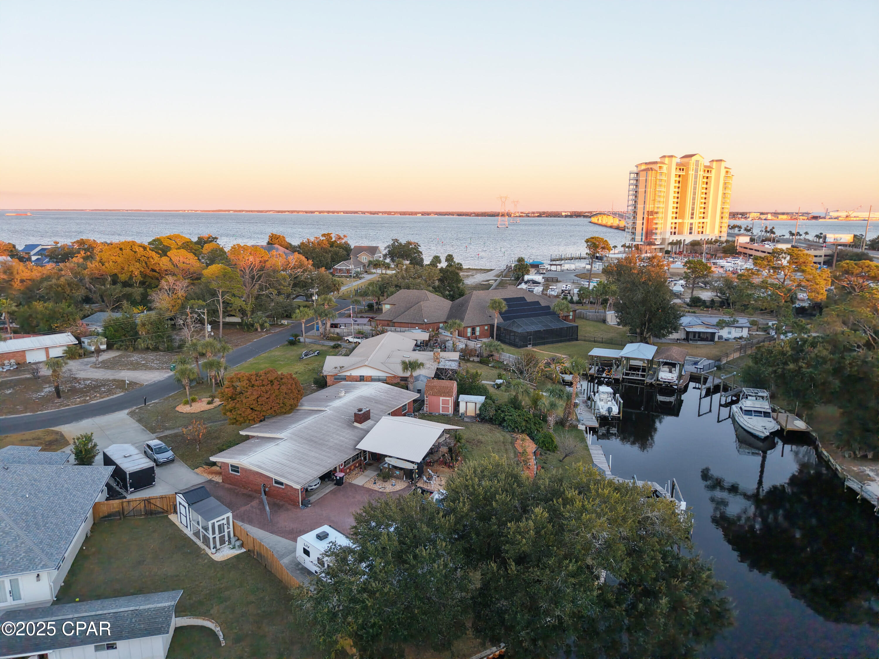 Listing photo id 2 for 405 Bay Shore Drive