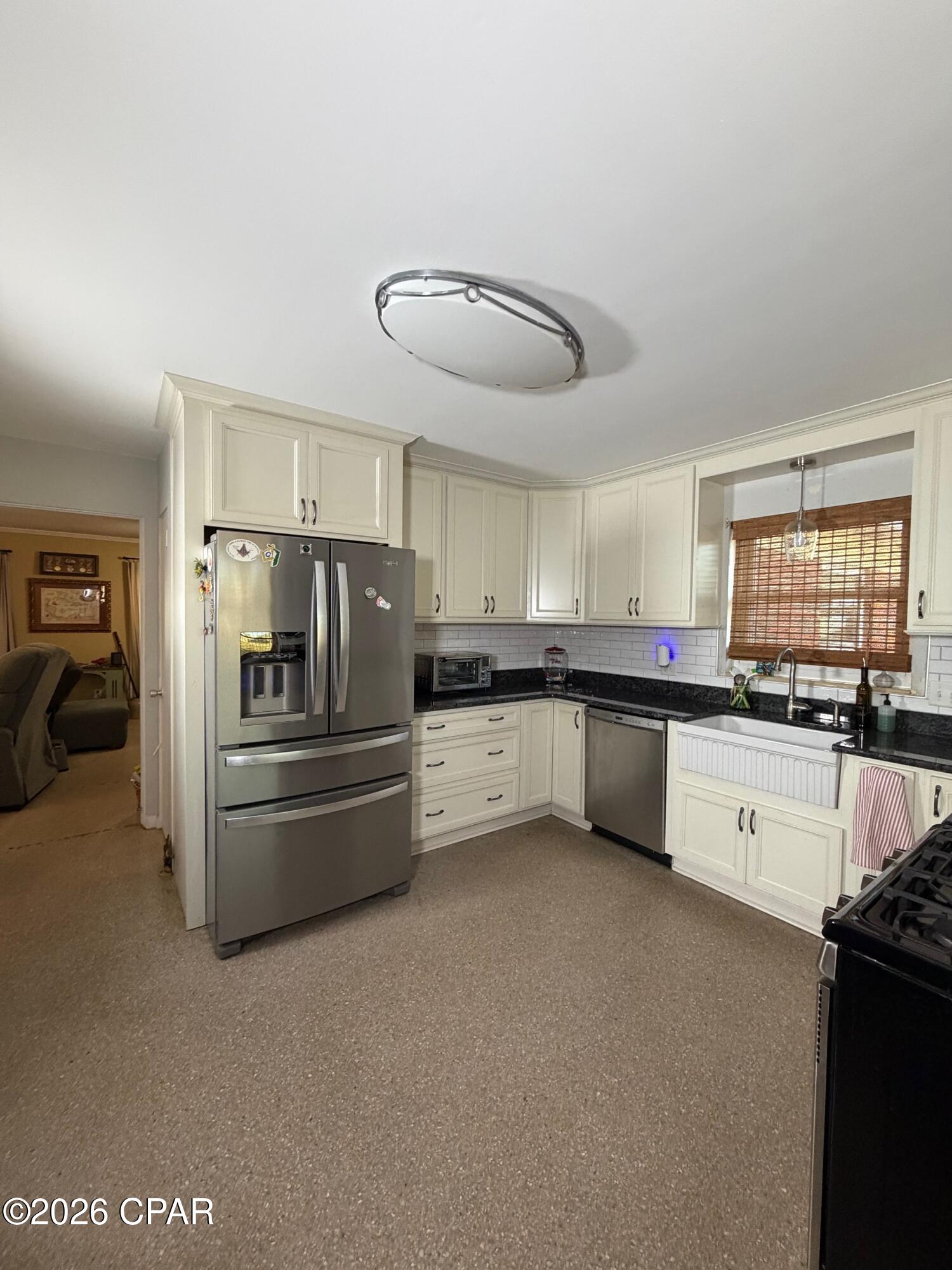 Listing photo id 20 for 405 Bay Shore Drive