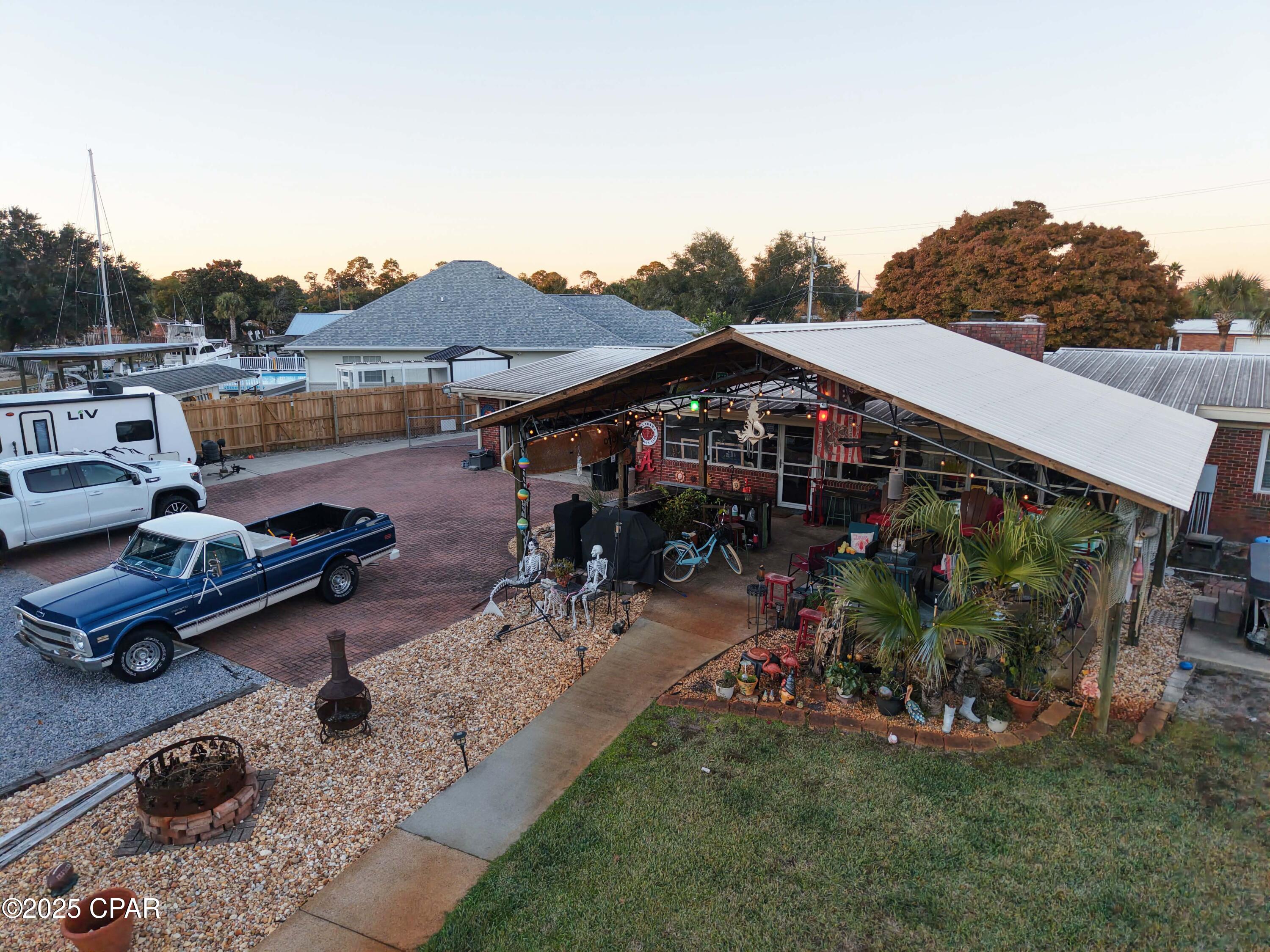 Listing photo id 4 for 405 Bay Shore Drive