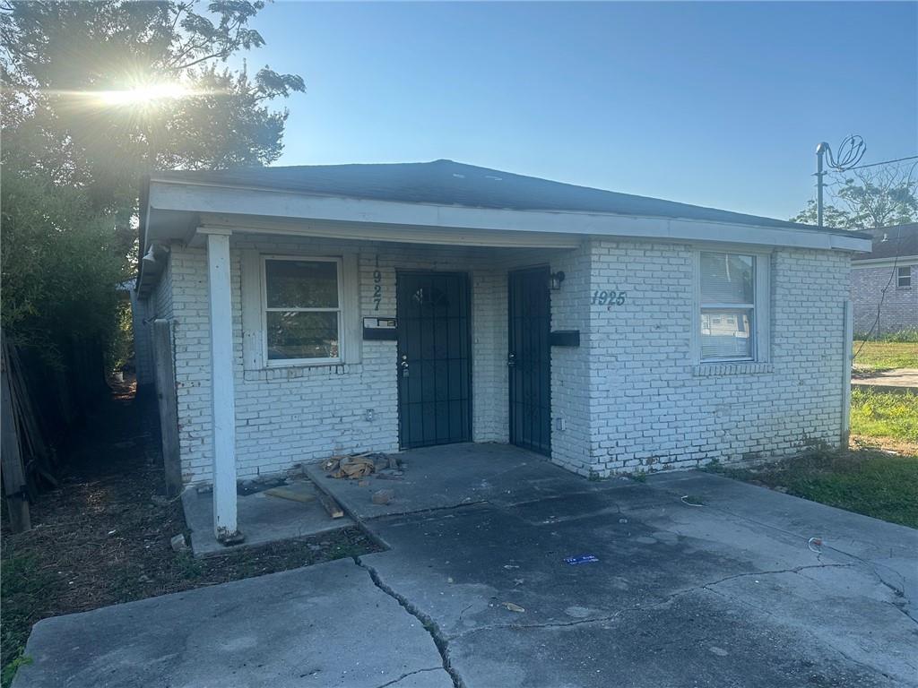 Homes for sale in New Orleans, LA | 1927 Flood St, New Orleans, LA 70117 | MLS# 2535695