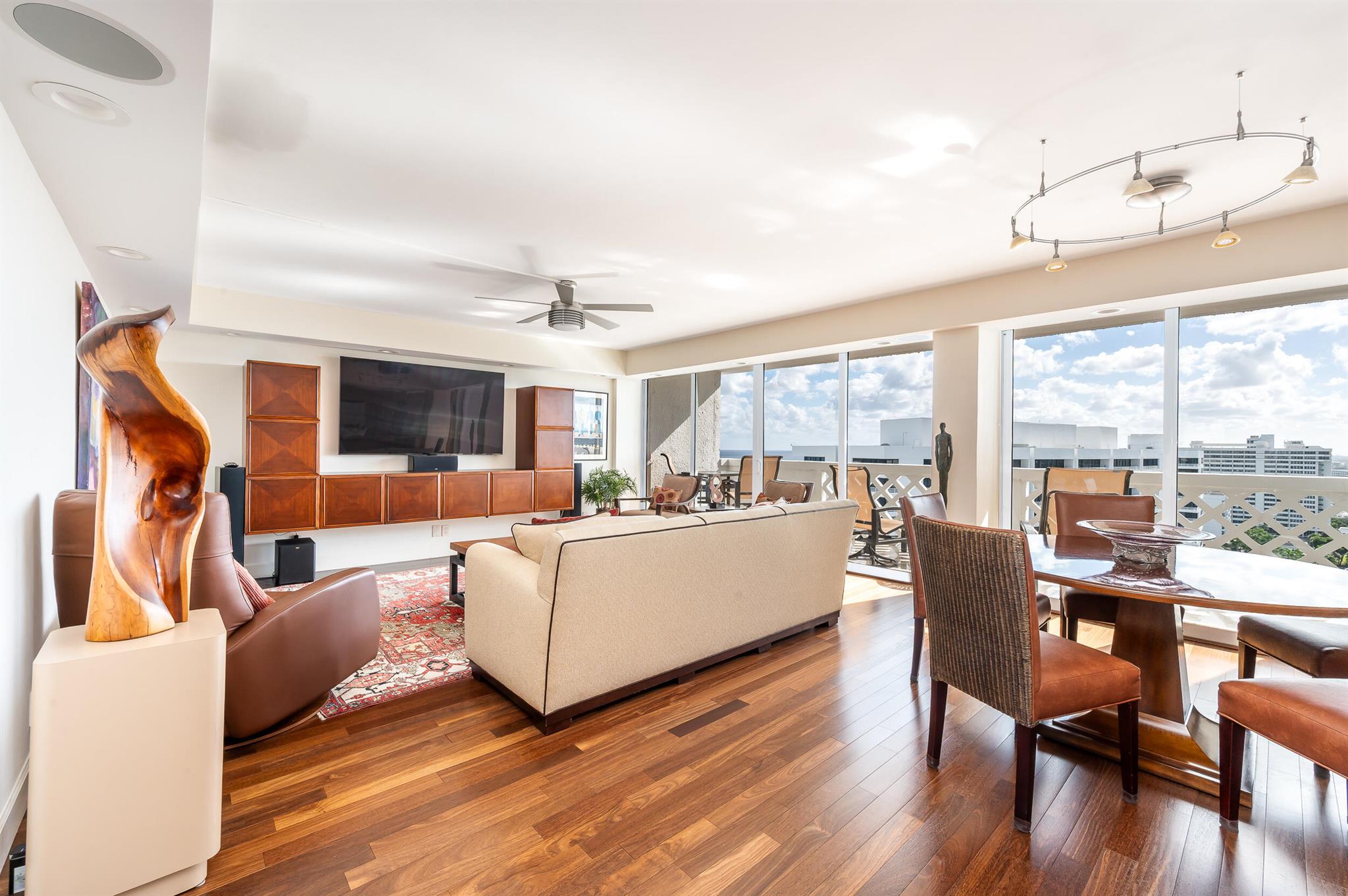 Cloister Beach Towers Con