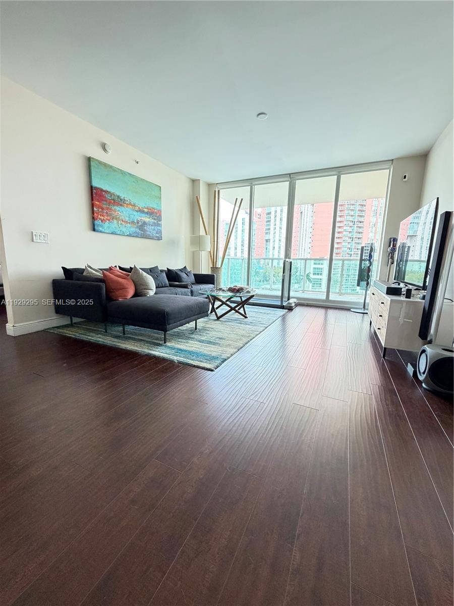 Aventura Marina Condo Num