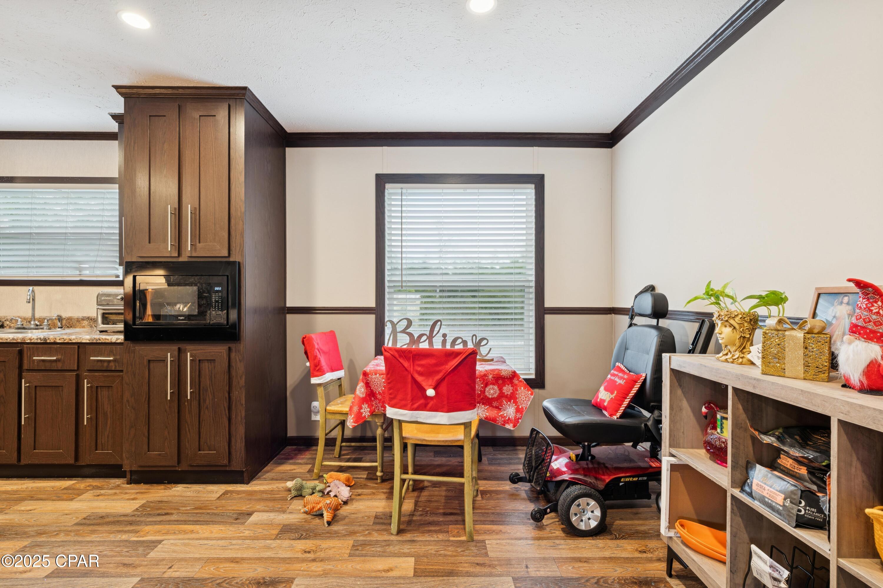 Image 10 For 214 Lakepoint Road