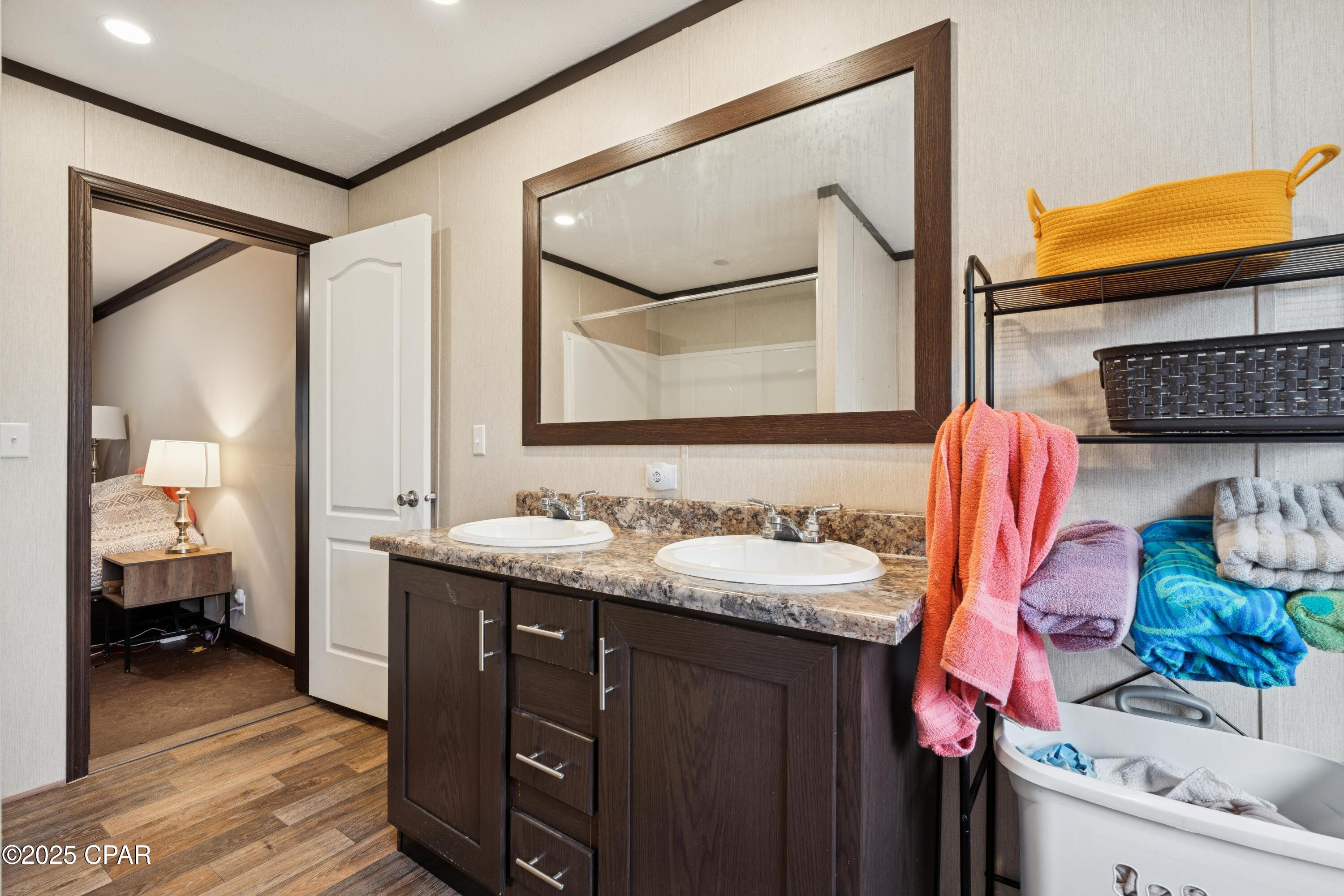 Image 11 For 214 Lakepoint Road