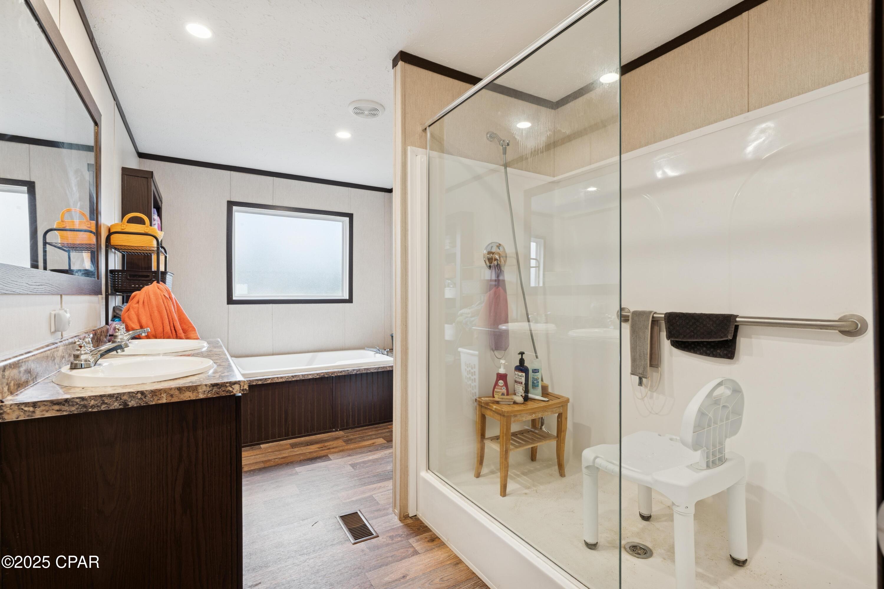 Image 12 For 214 Lakepoint Road