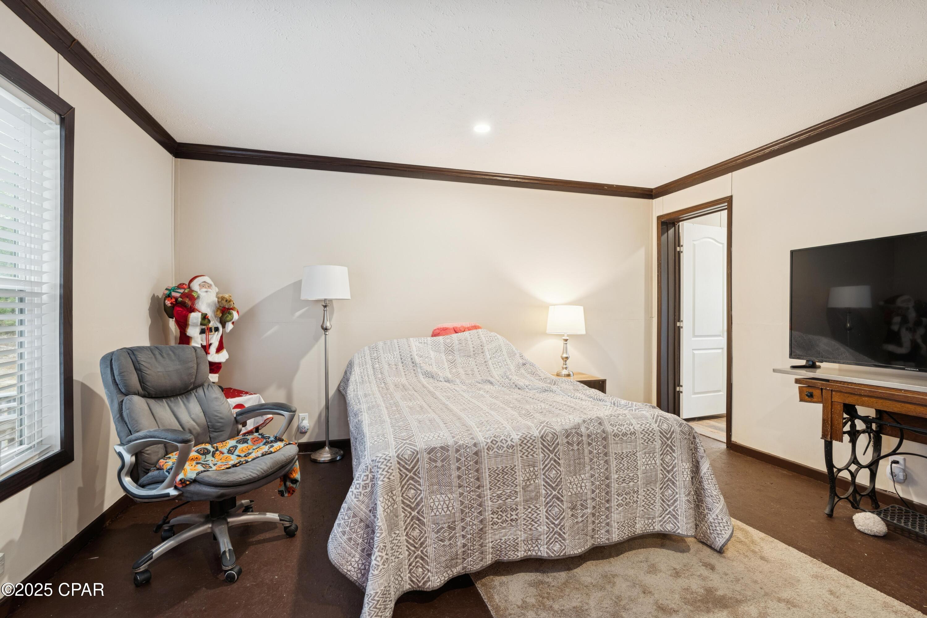 Image 14 For 214 Lakepoint Road