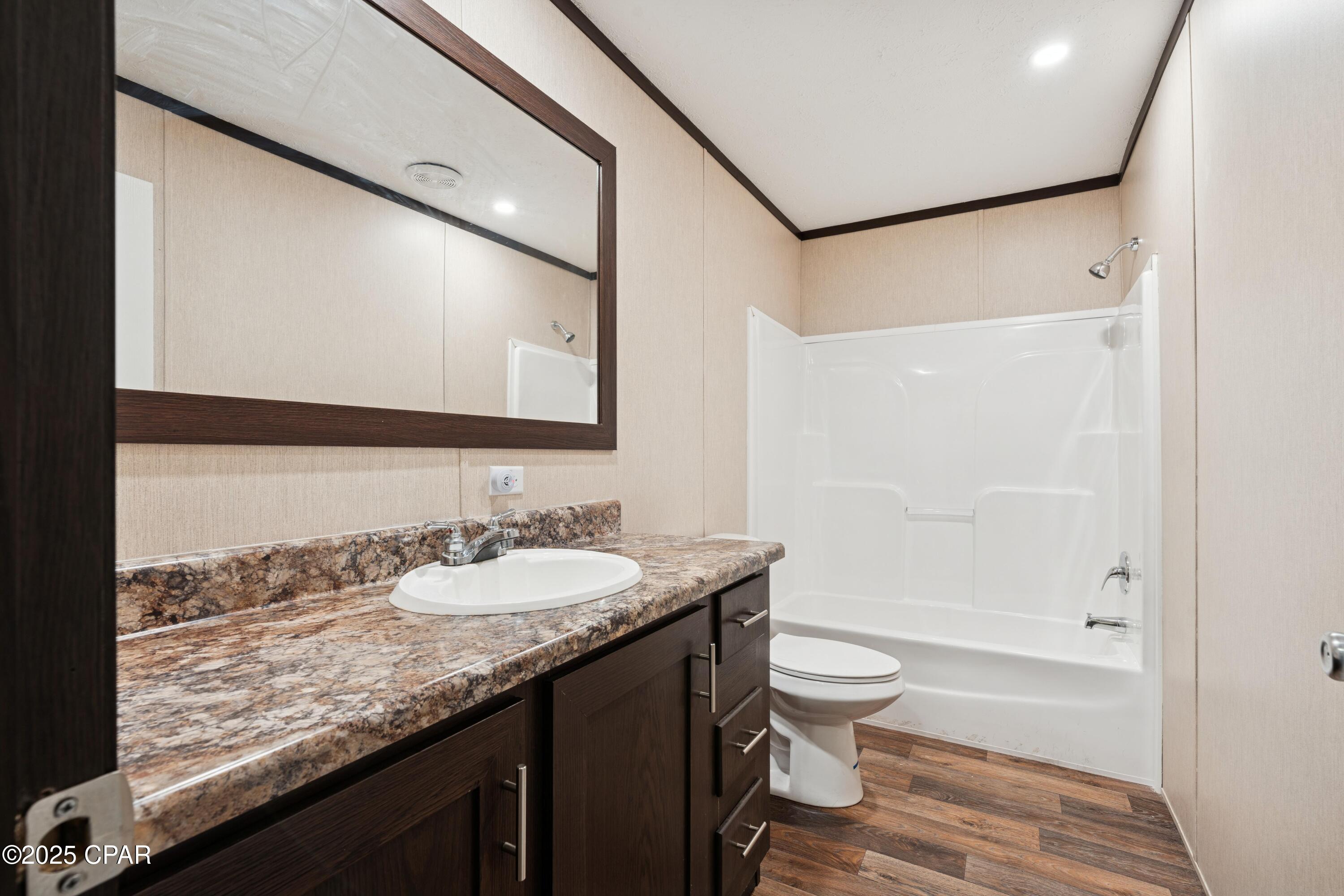 Image 18 For 214 Lakepoint Road