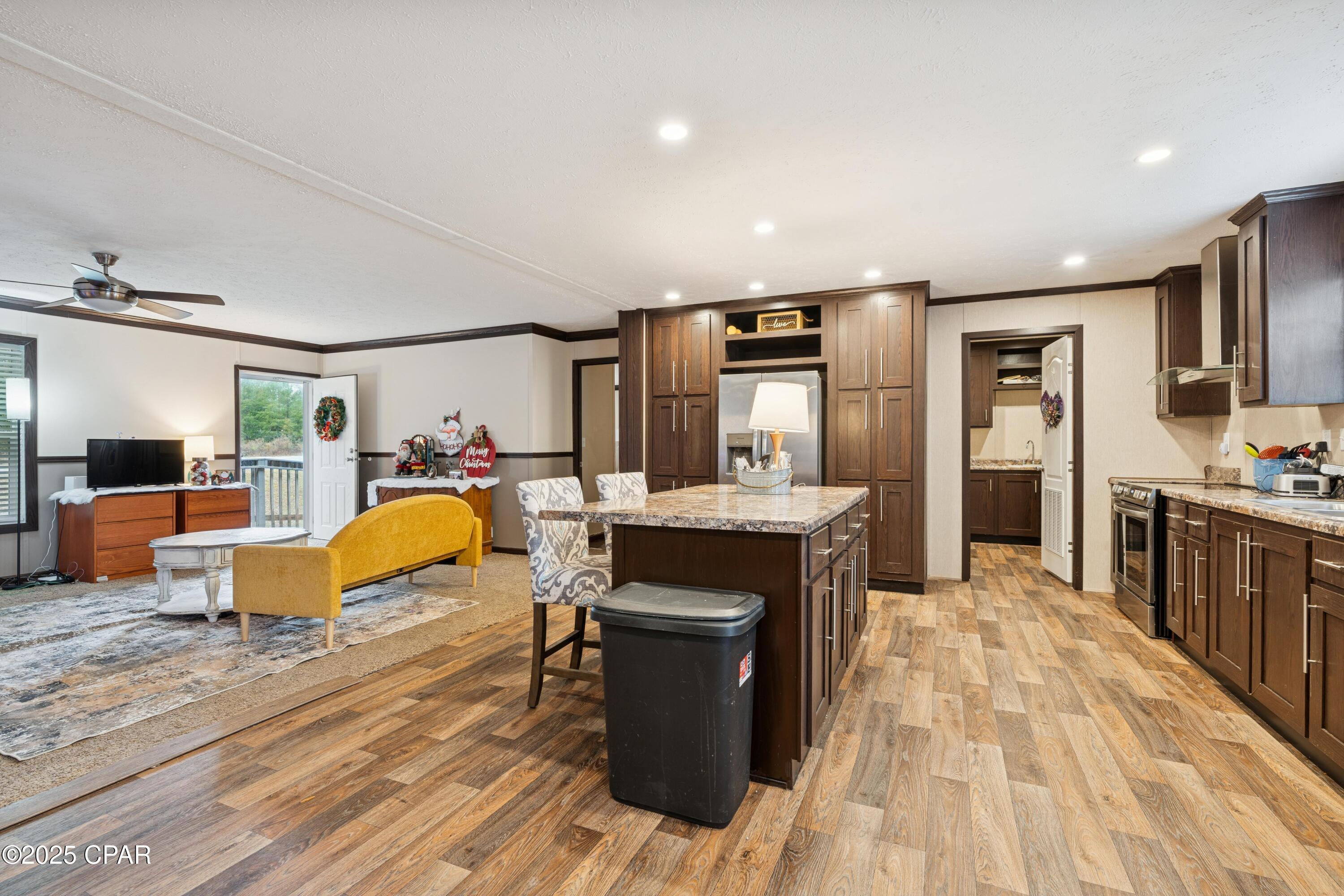 Image 6 For 214 Lakepoint Road