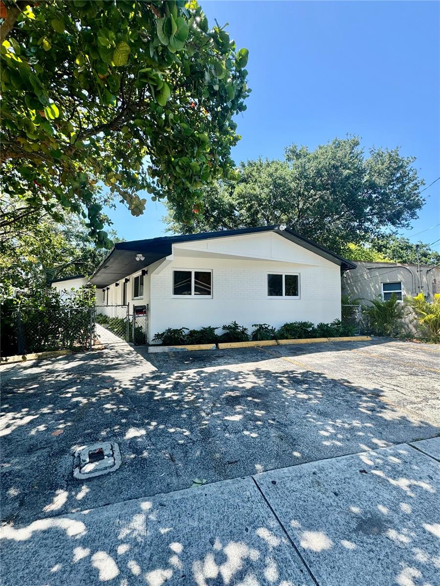 Town Of Modelo (Dania) B-