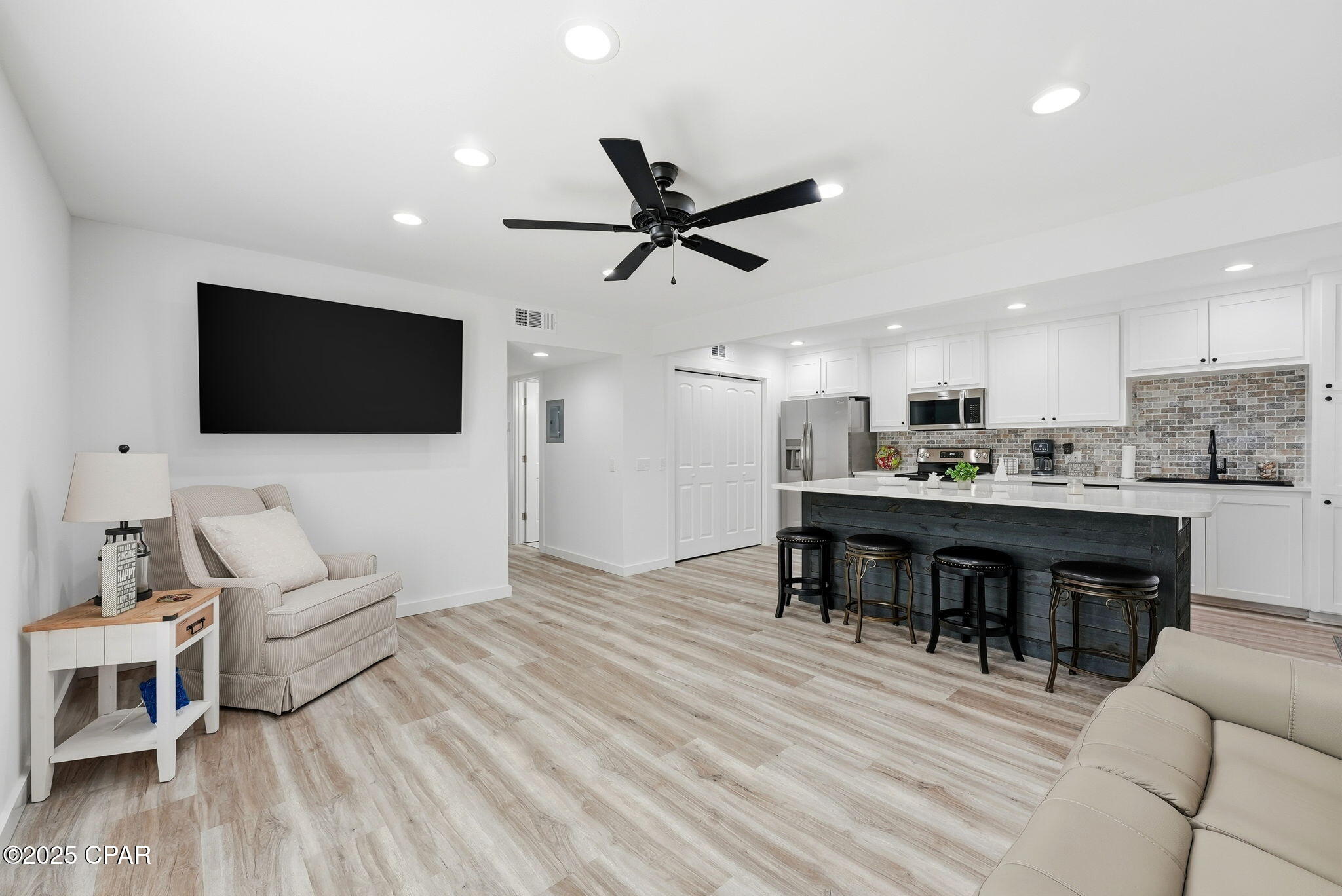 Image 3 For 2100 Beach Drive A102