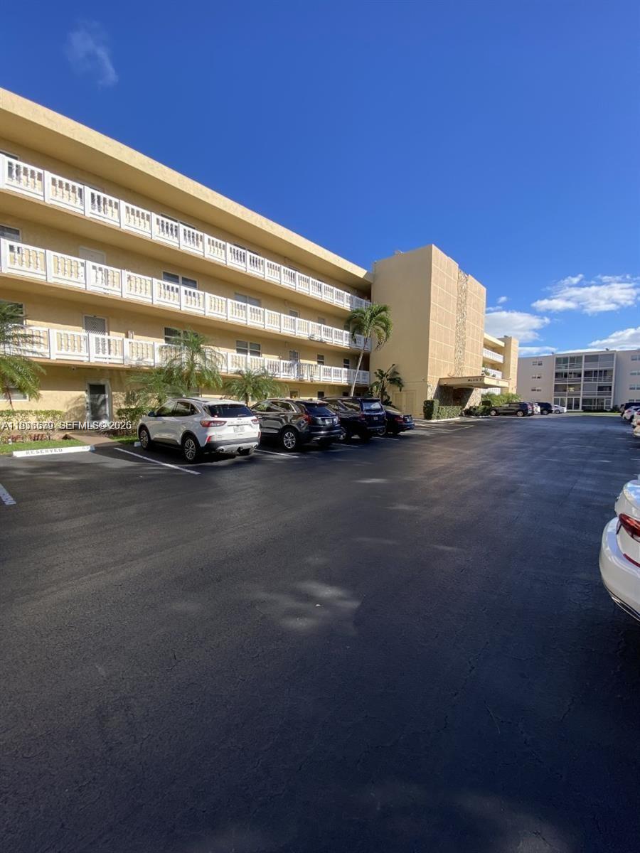 Meadowbrook Lakes Condo