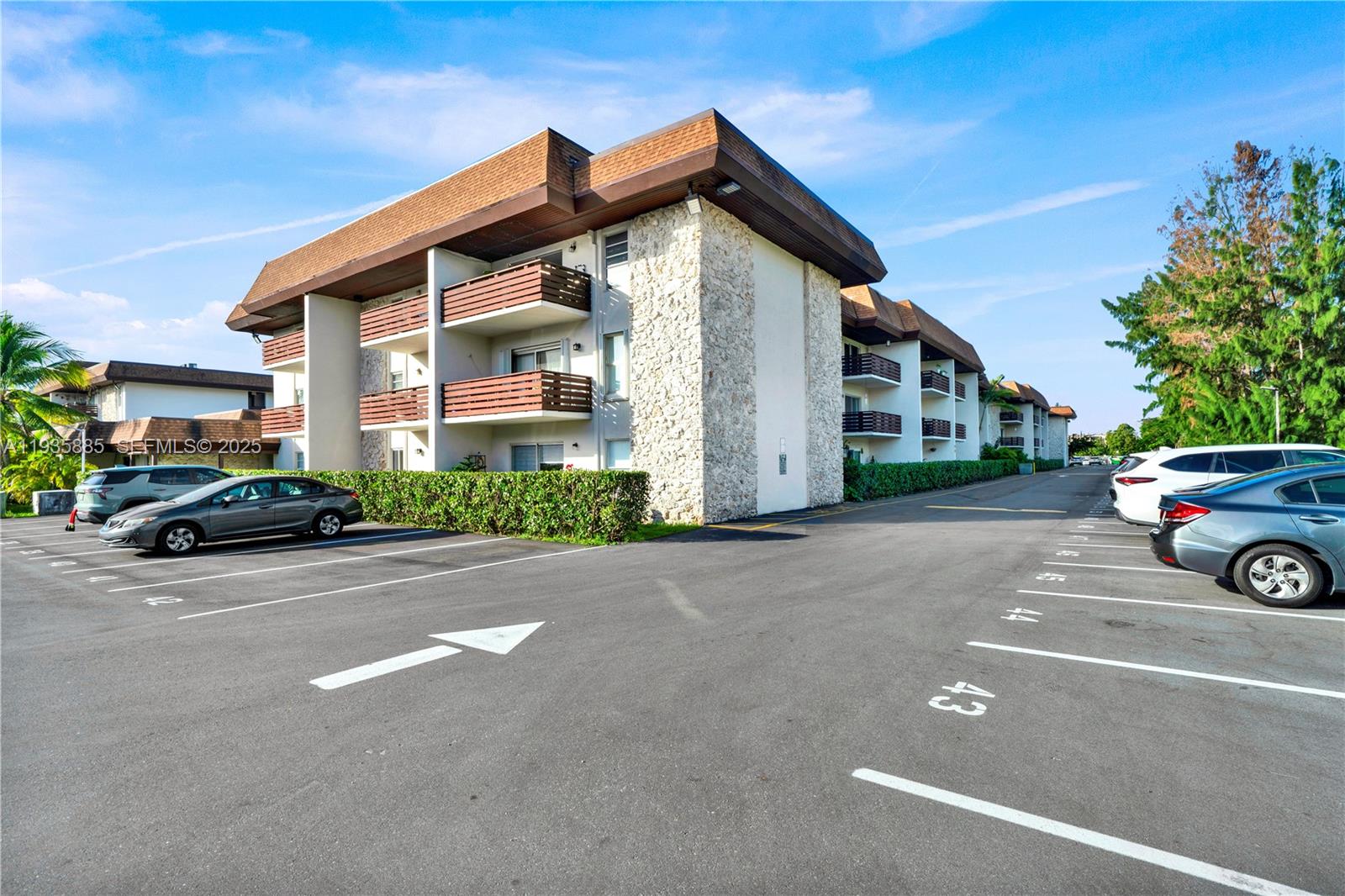 Dadeland Capri Condo