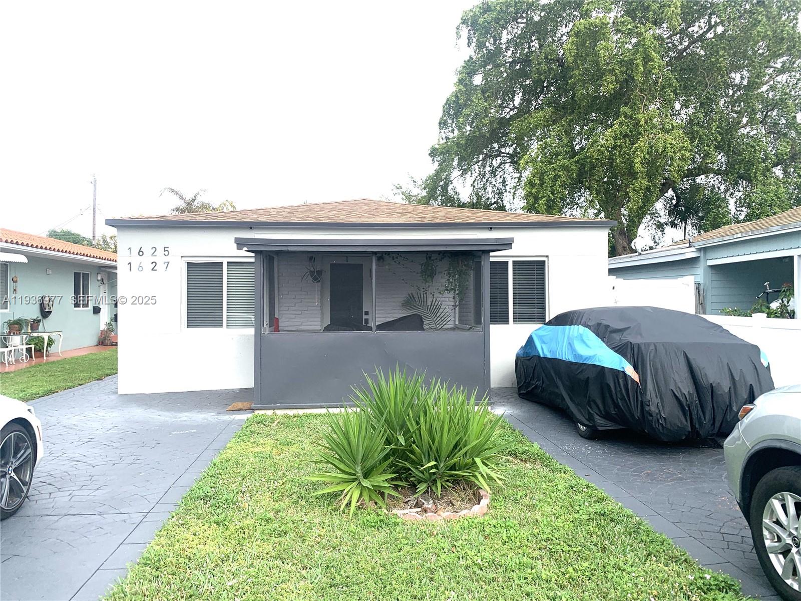 Hollywood South Side Add