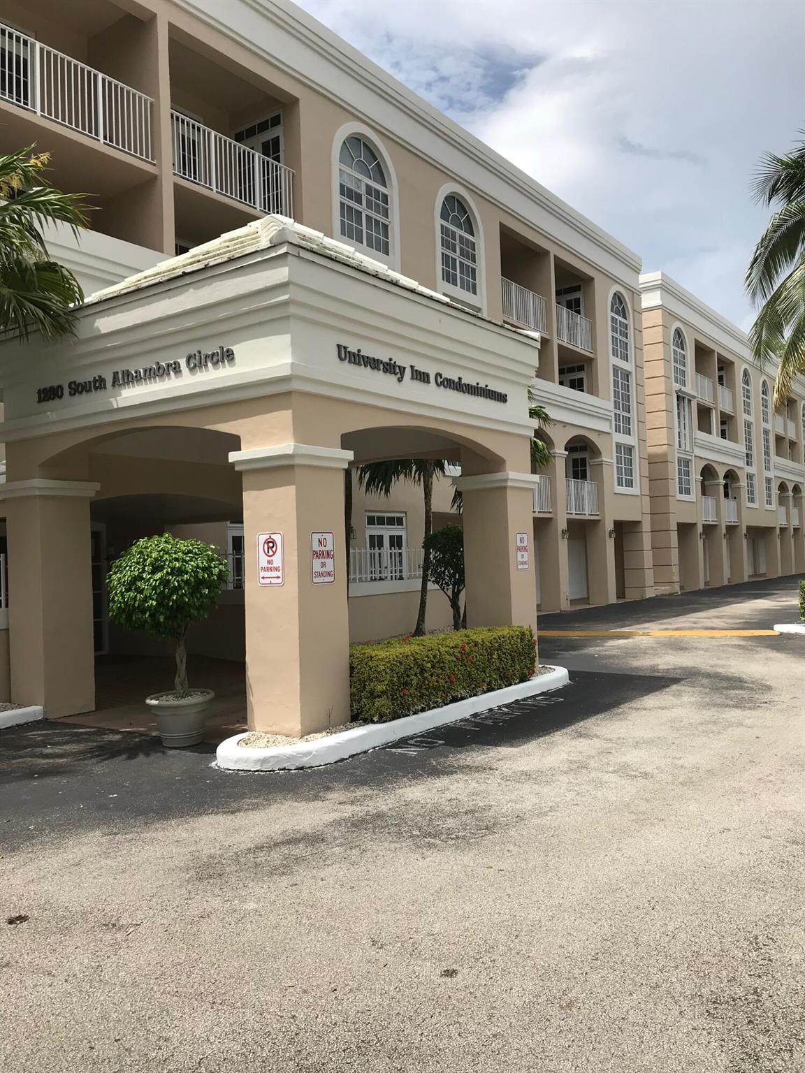 University Inn Condominiu