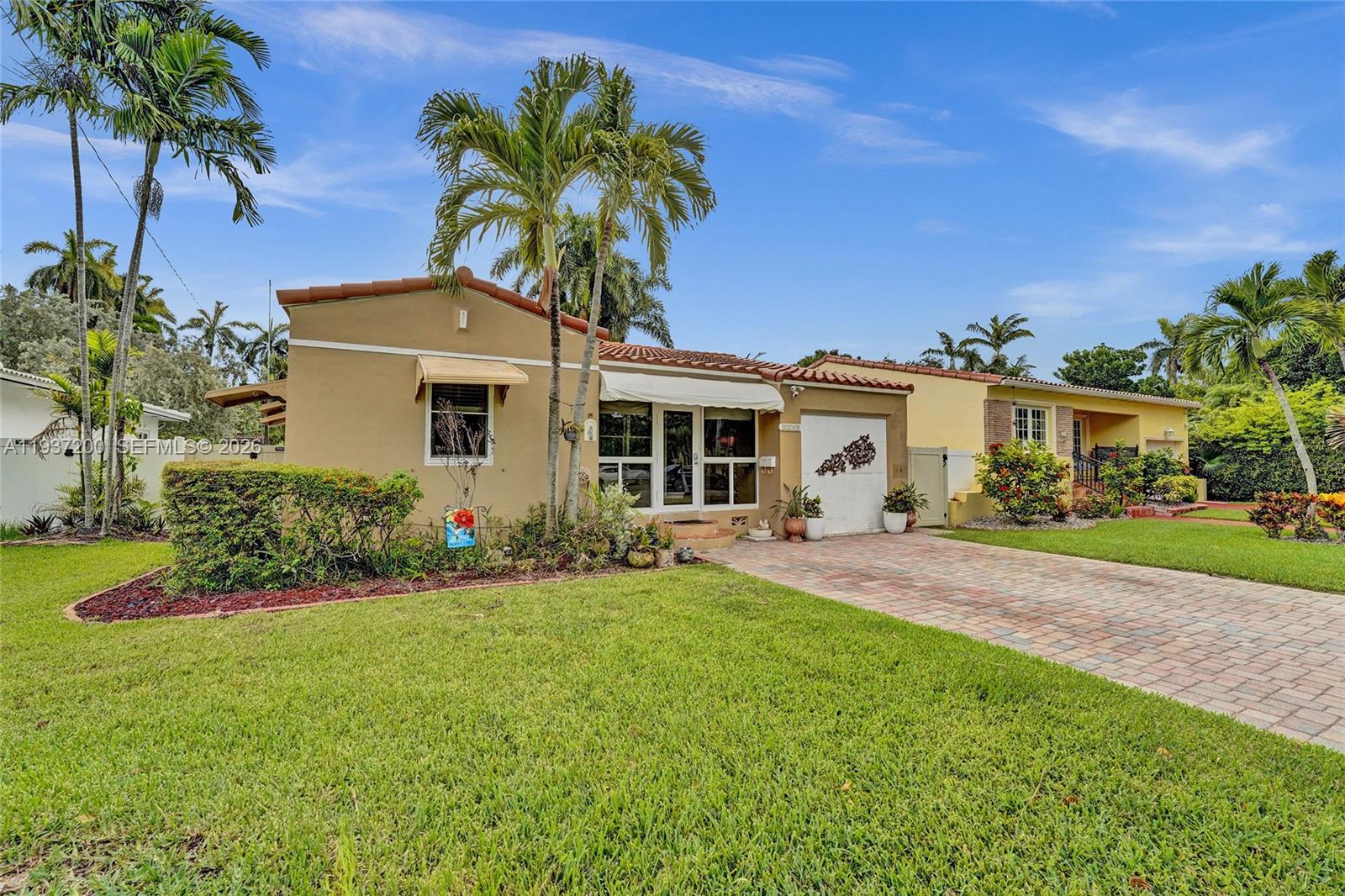 Hollywood Lakes Section