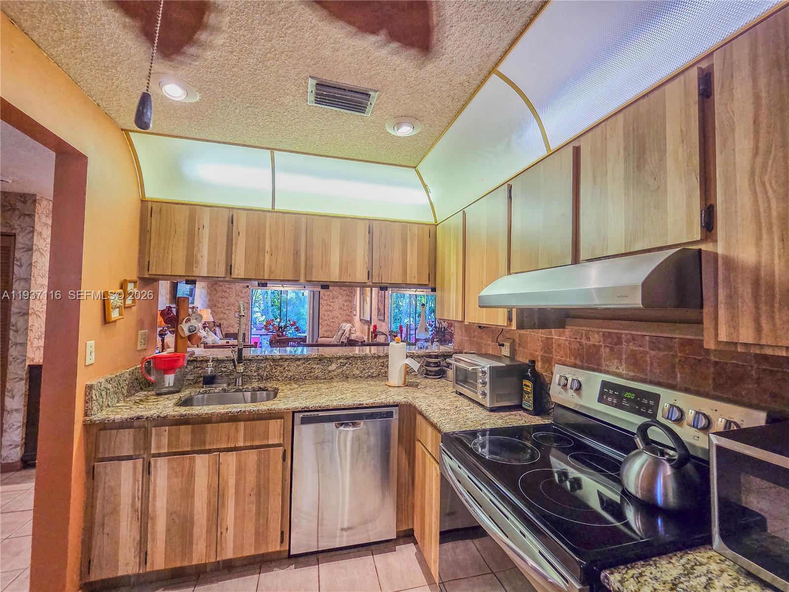 Heftler Townhouses At Red