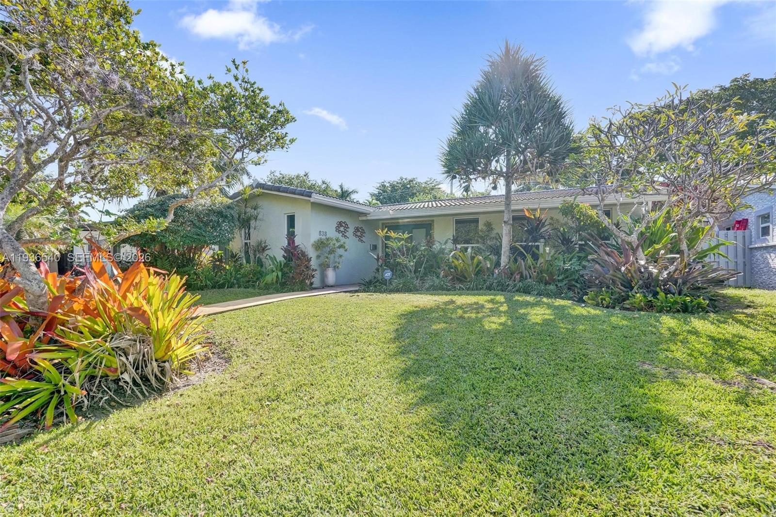 Hollywood Lakes Section