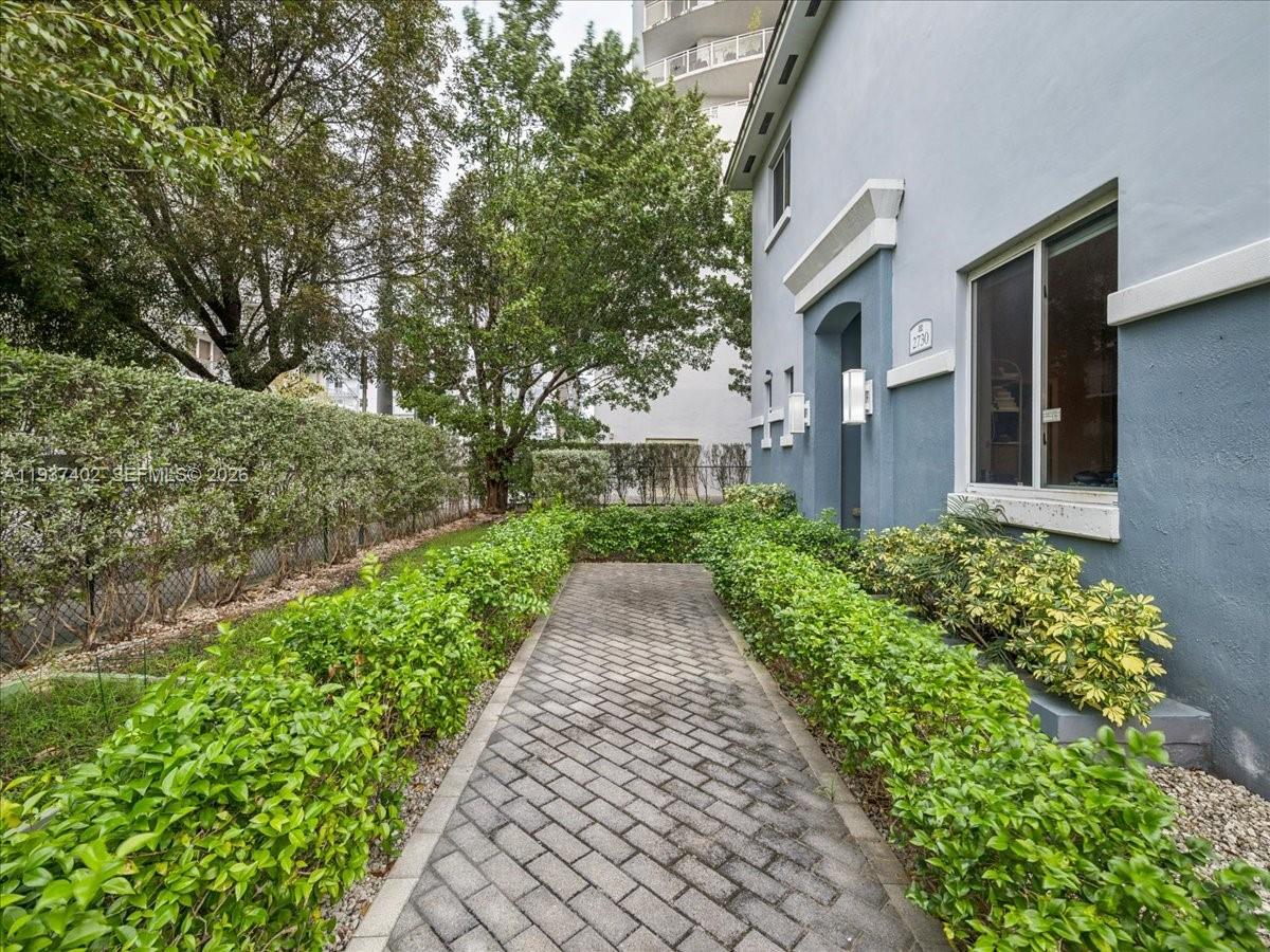 Gateway To The Grove Cond