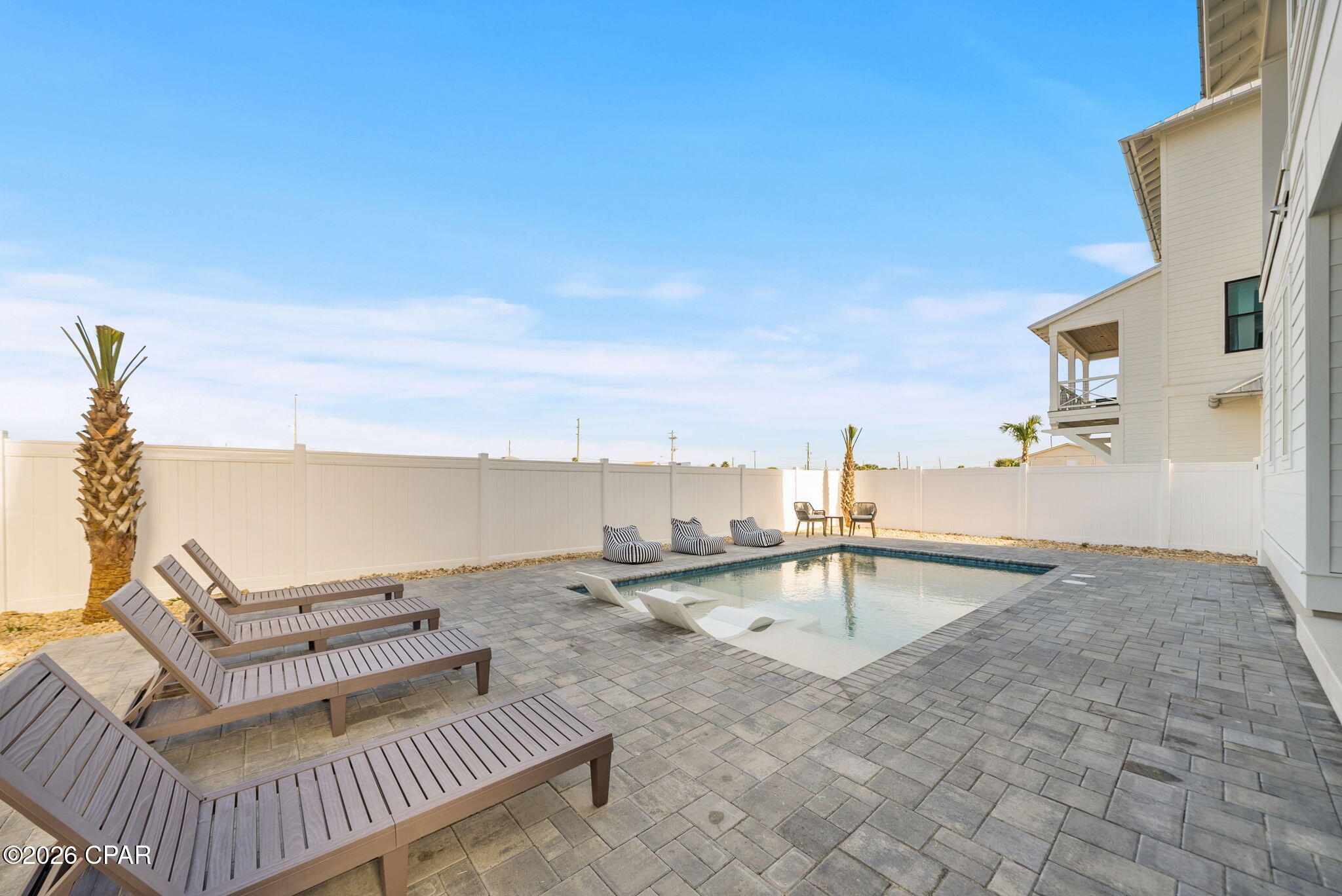 Listing photo id 14 for 5940 Gulf Drive