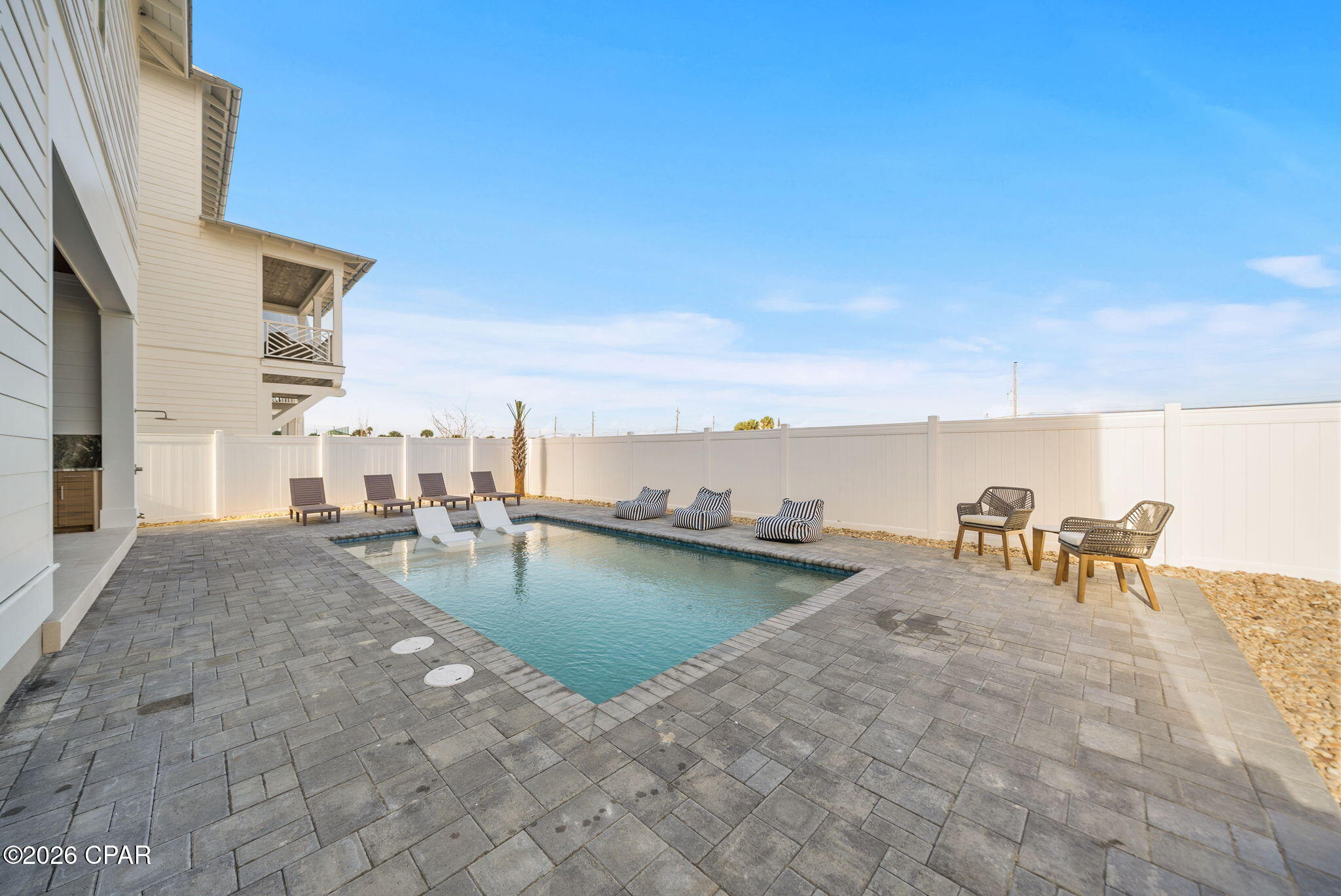 Listing photo id 16 for 5940 Gulf Drive
