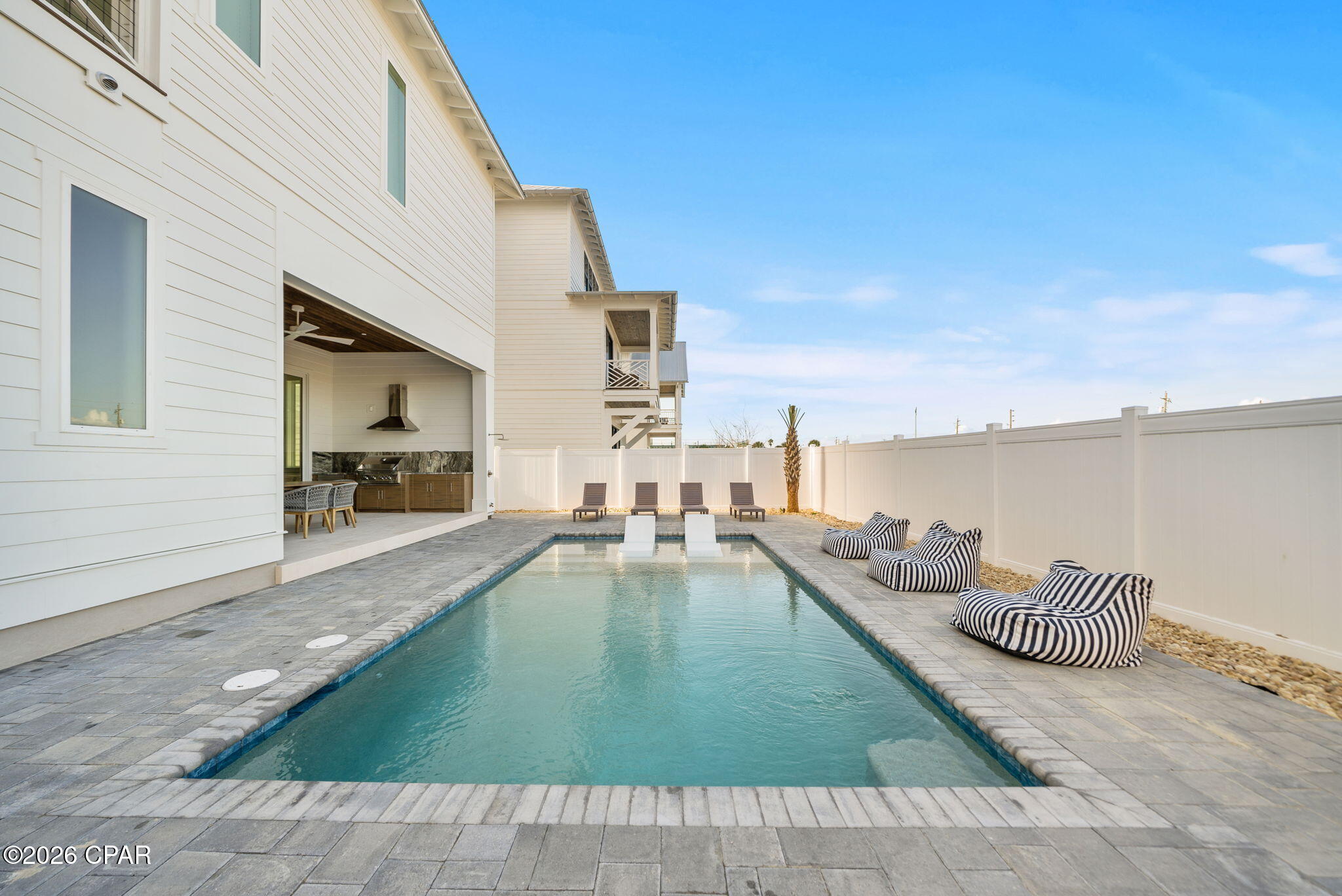 Listing photo id 2 for 5940 Gulf Drive