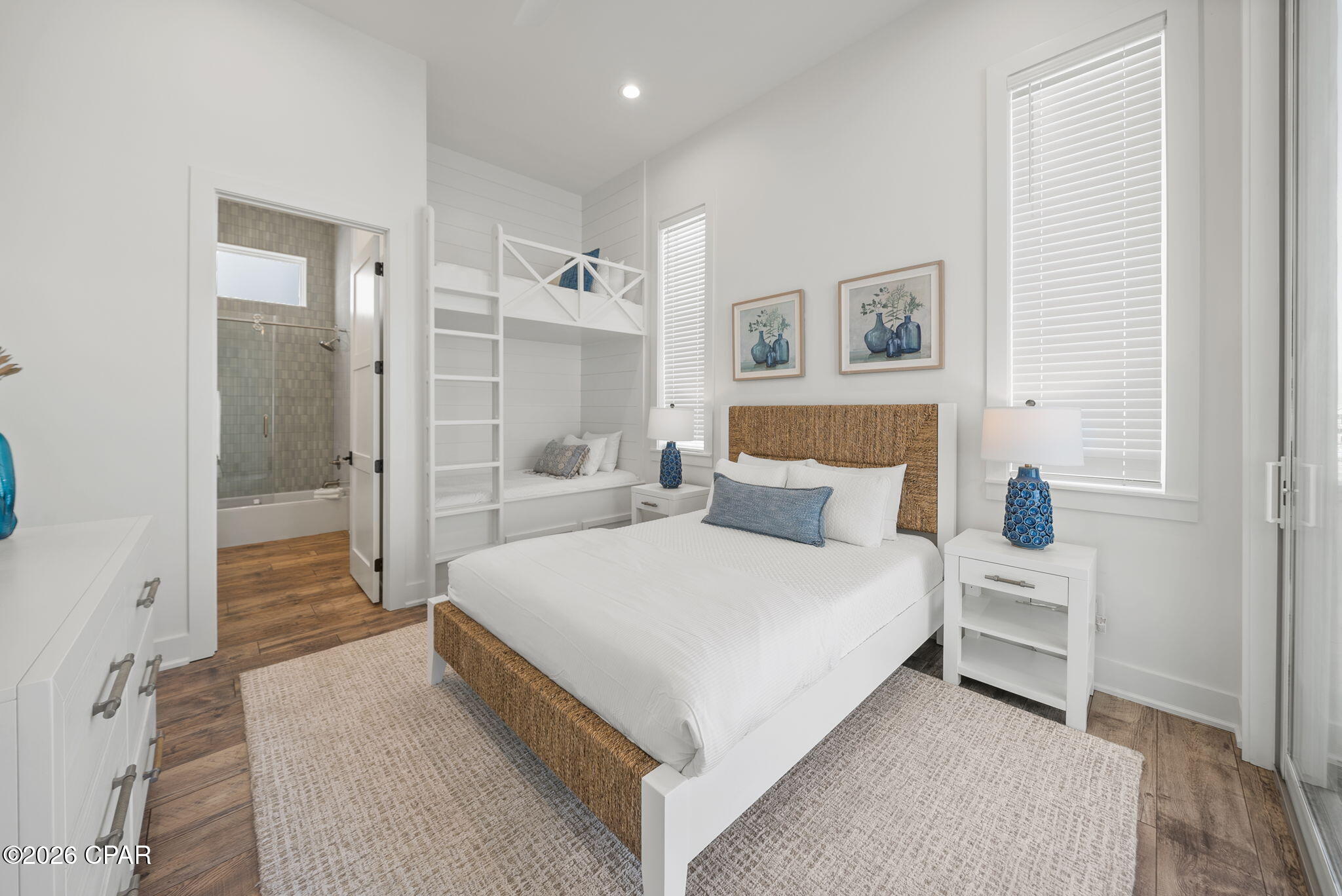 Listing photo id 40 for 5940 Gulf Drive