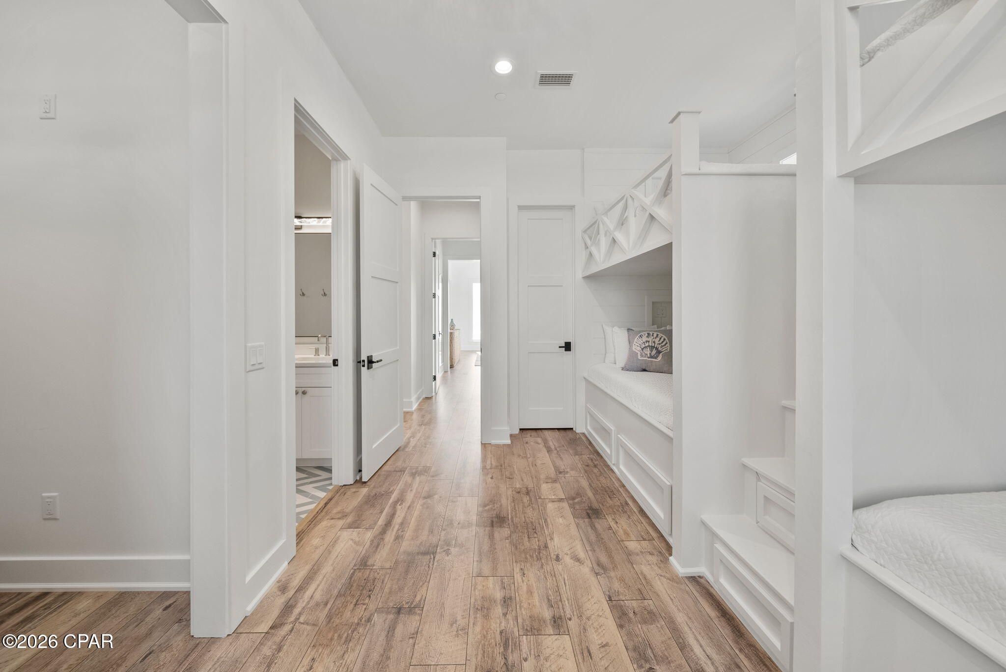 Listing photo id 52 for 5940 Gulf Drive