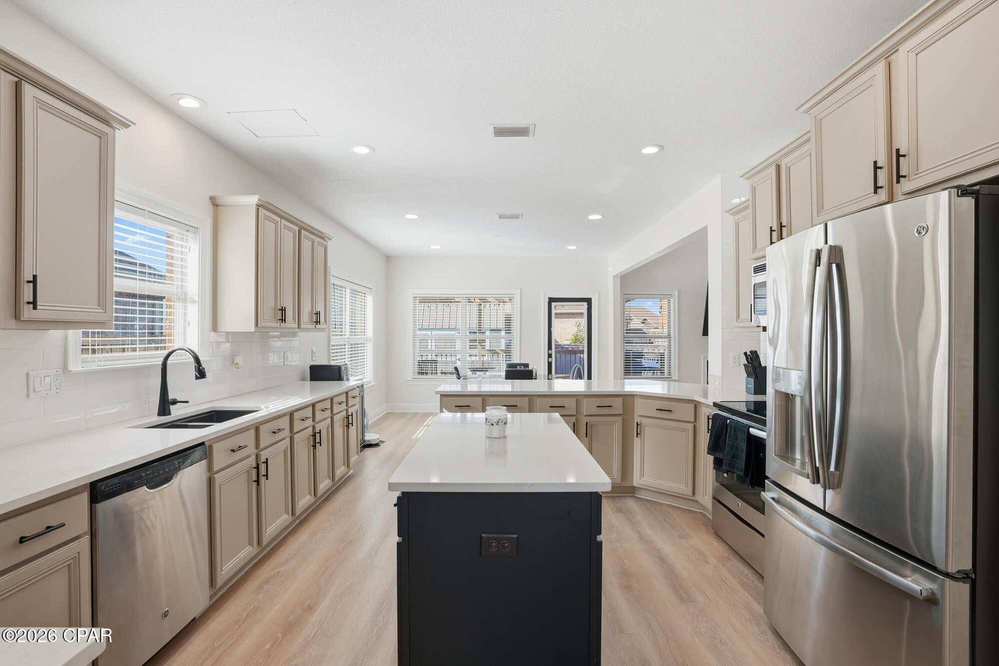 Listing photo id 12 for 5007 Pretty Way