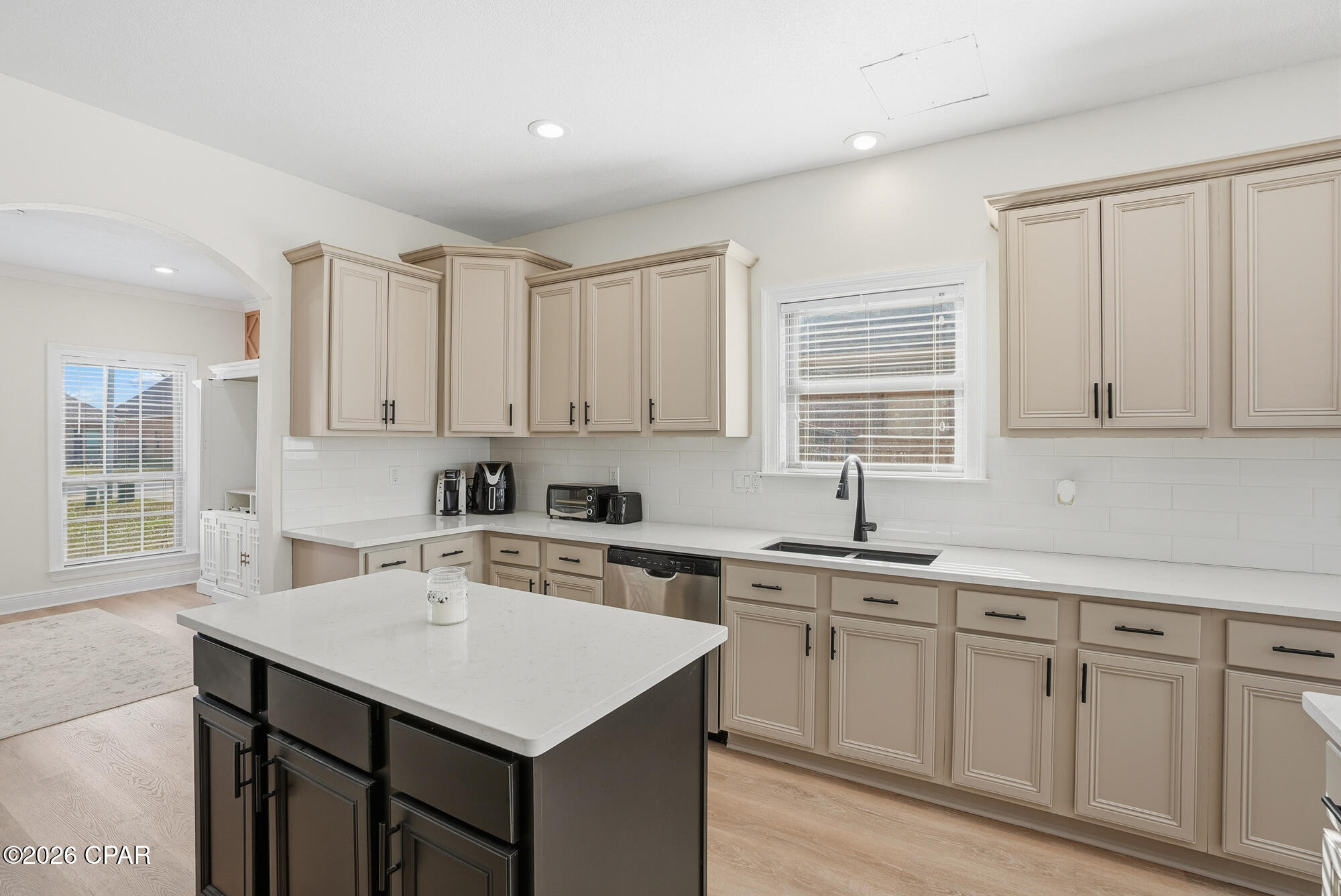 Listing photo id 13 for 5007 Pretty Way