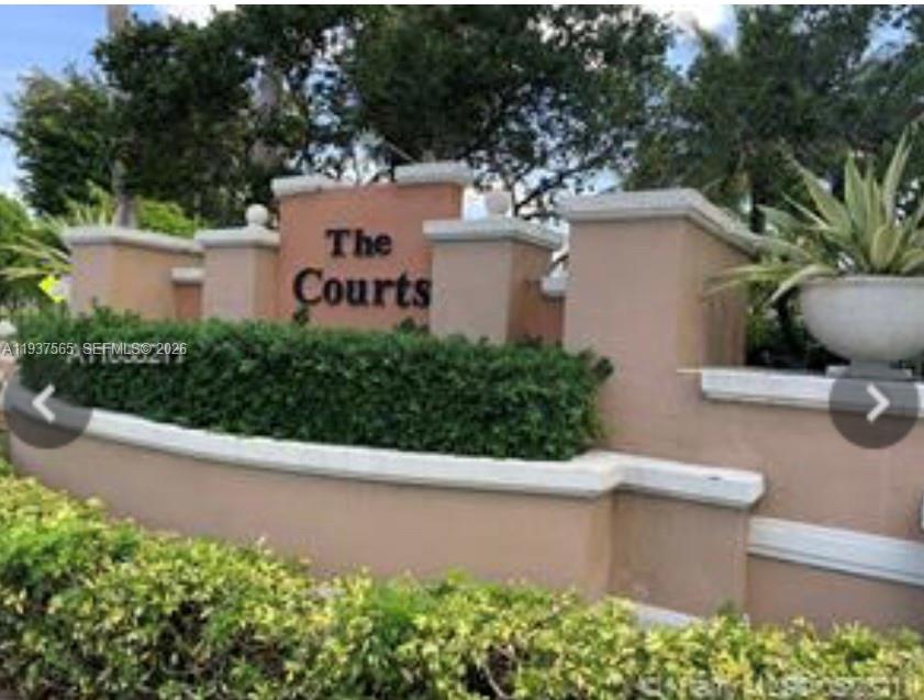 The Courts At Doral Isles