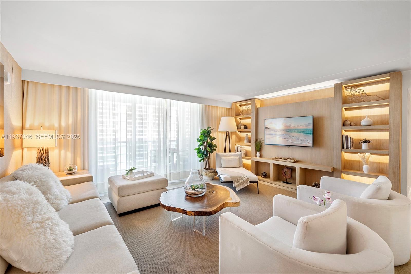 2399 Collins Avenue