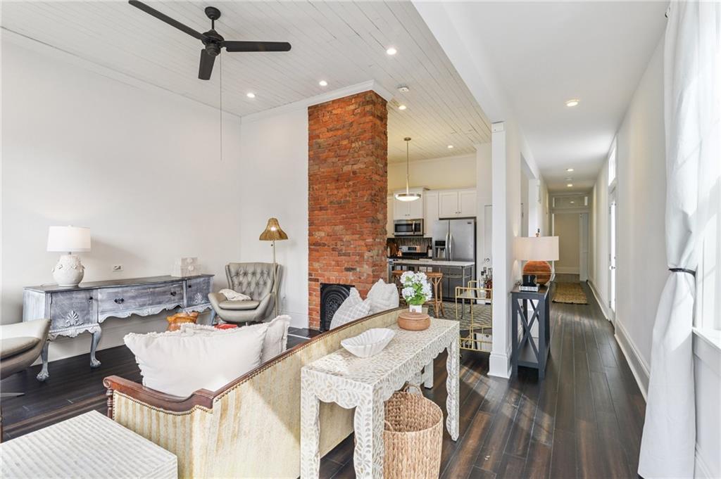 Homes for sale in New Orleans, LA | 7707 Oak St, New Orleans, LA 70118 | MLS# 2536270