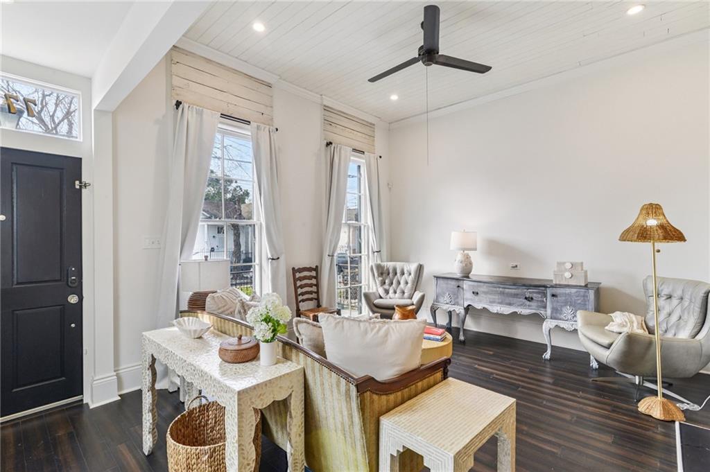 Homes for sale in New Orleans, LA | 7707 Oak St, New Orleans, LA 70118 | MLS# 2536270