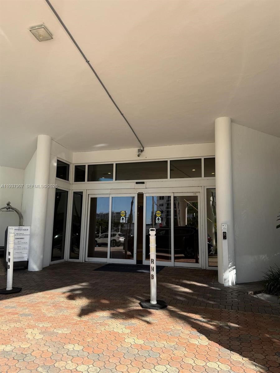 Residences On Hollywood B