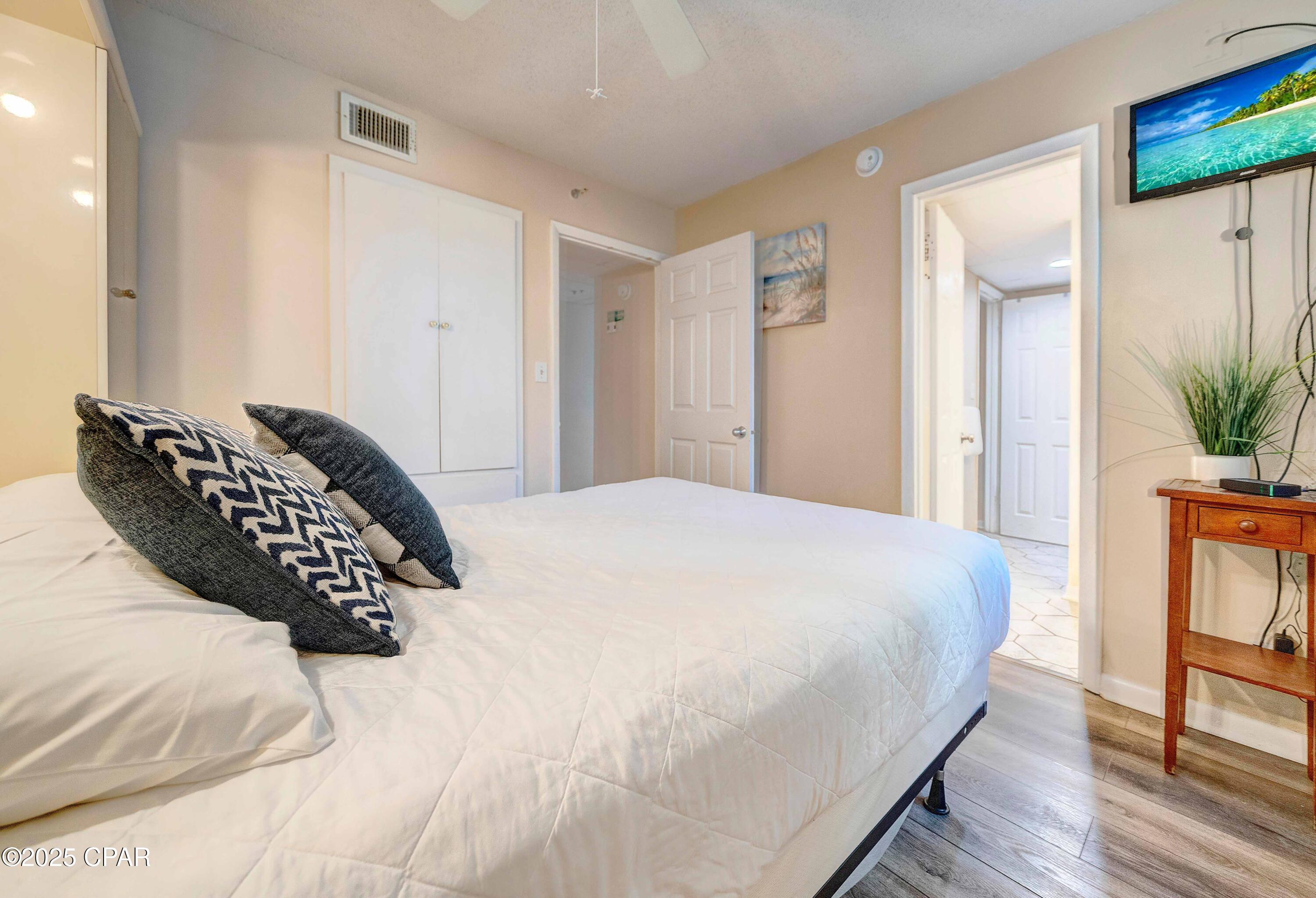 Image 18 For 9850 Thomas Drive 211e